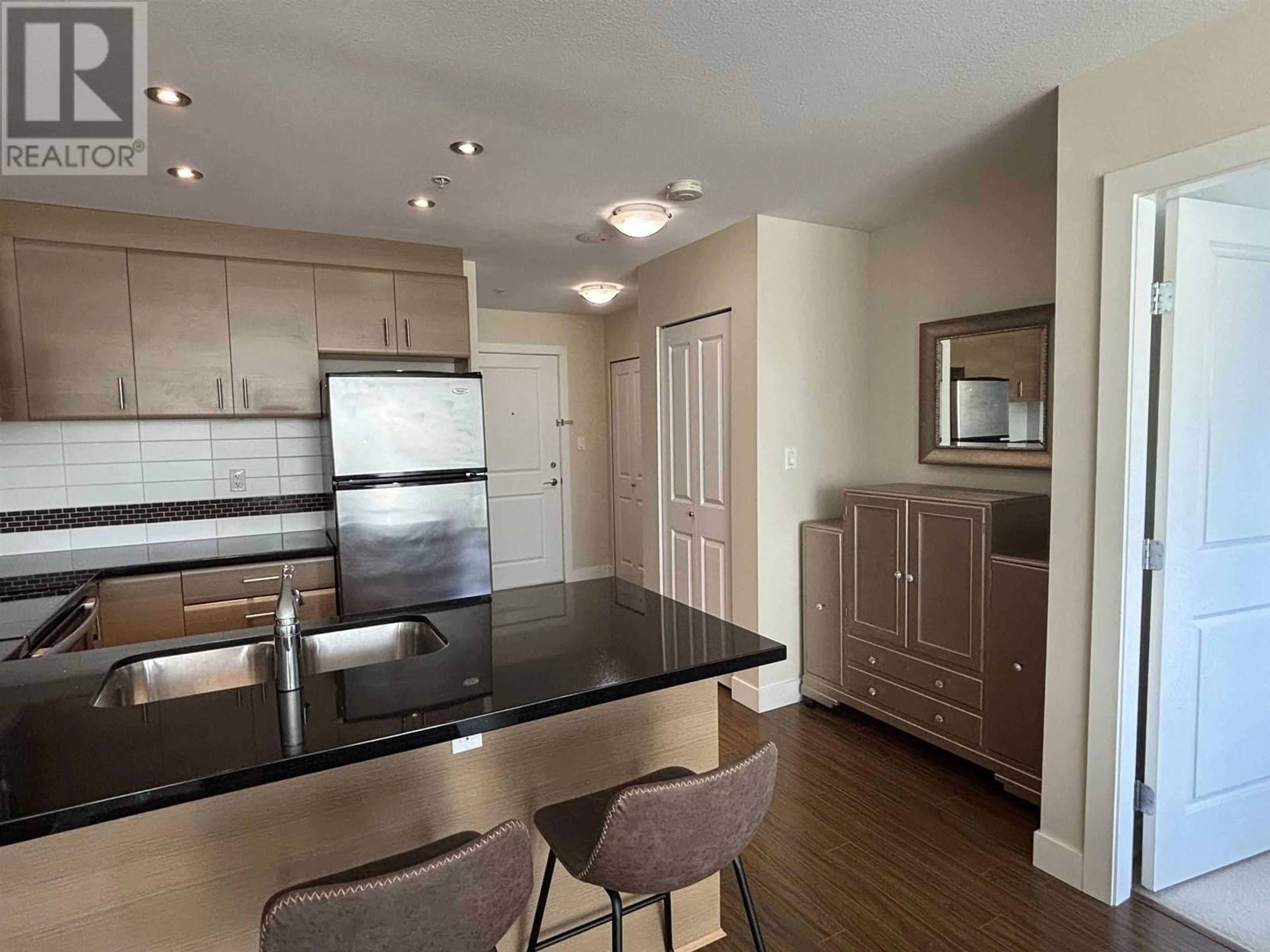 Open concept kitchen, unknown for 306 - 12069 HARRIS ROAD, Pitt Meadows British Columbia V3Y0C8