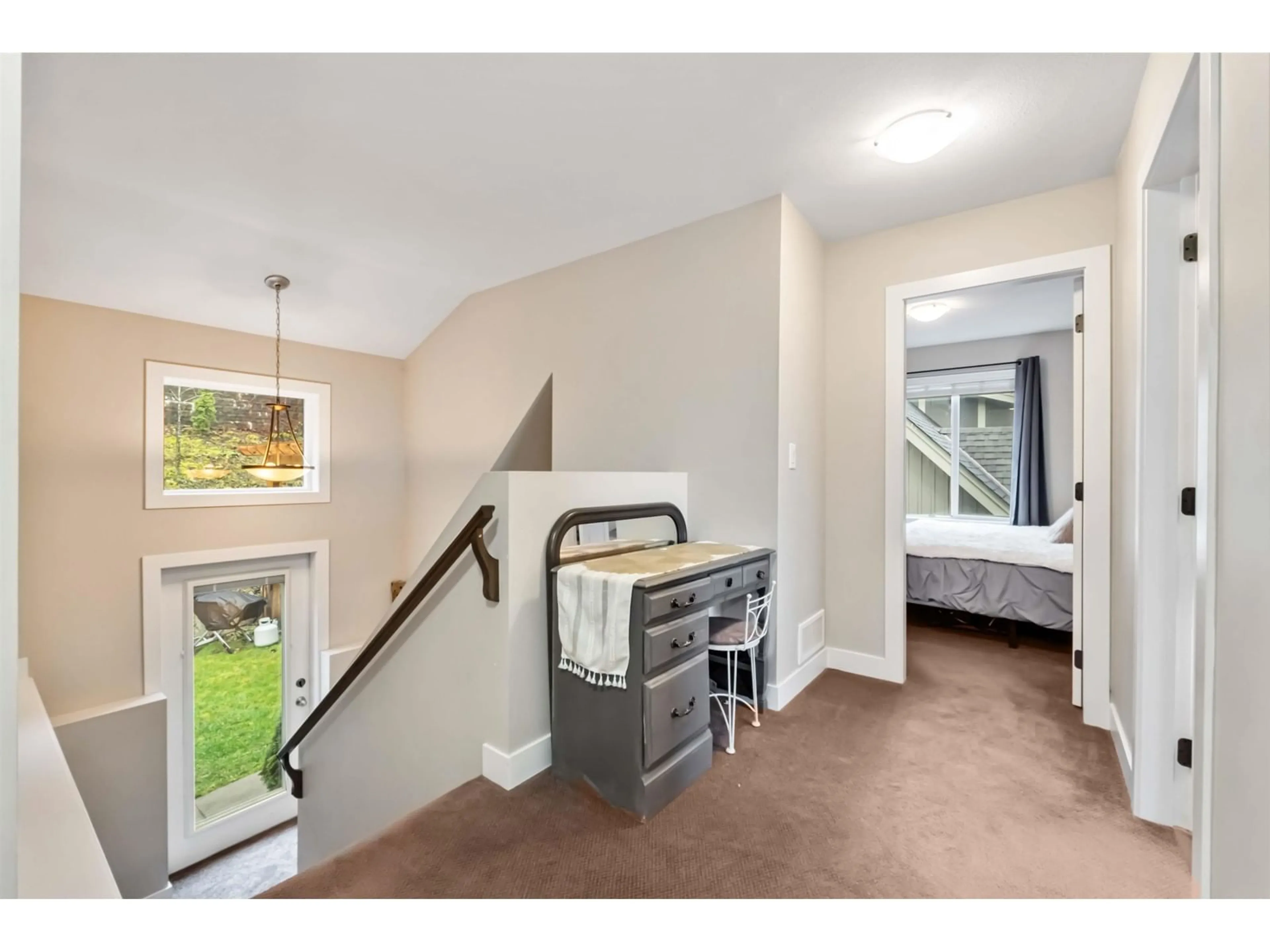 Indoor entryway for 47216 SKYLINE DRIVE, Chilliwack British Columbia V2R0R4
