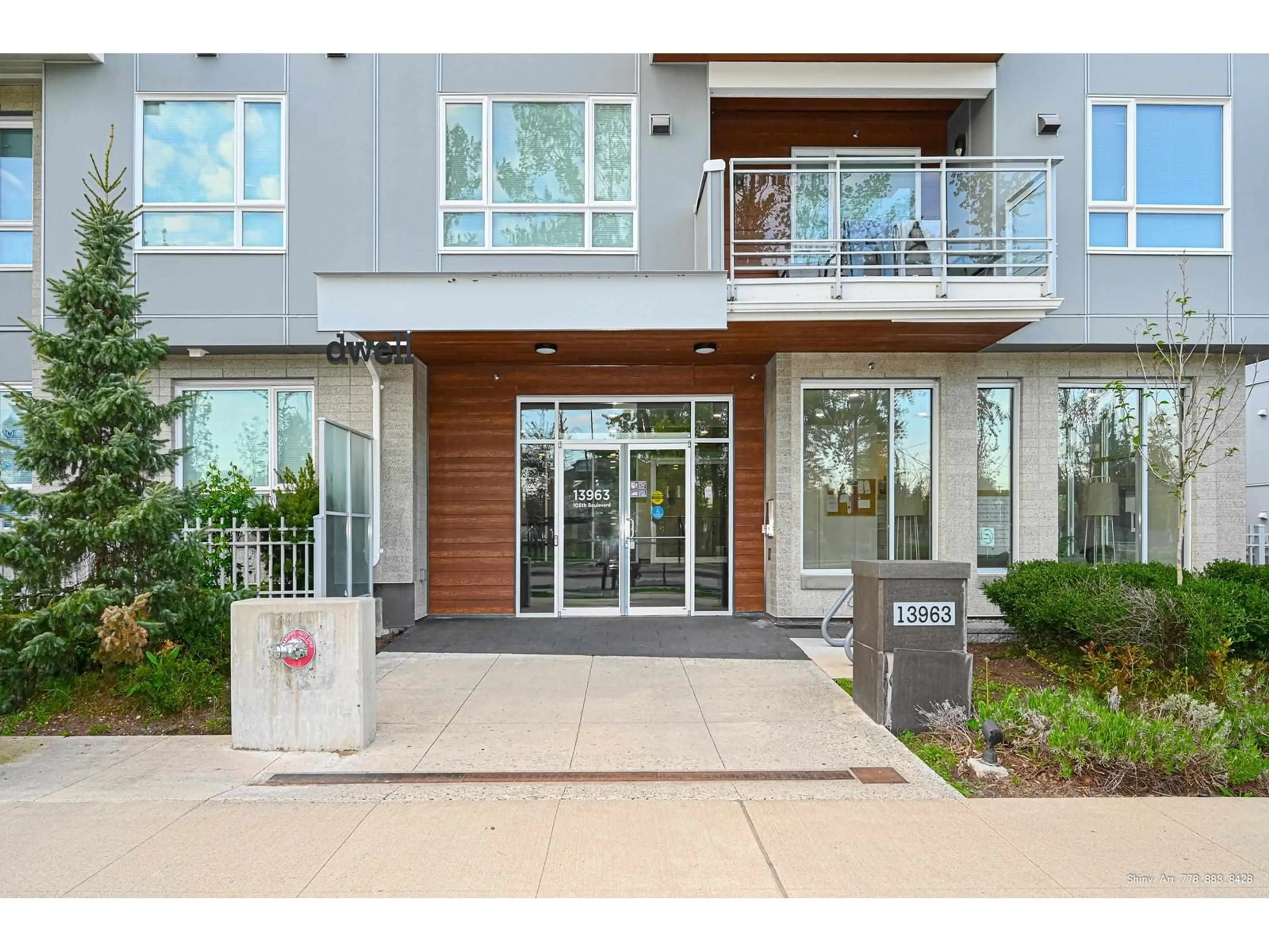 Indoor entryway for 506 - 13963 105, Surrey British Columbia V3T0M9