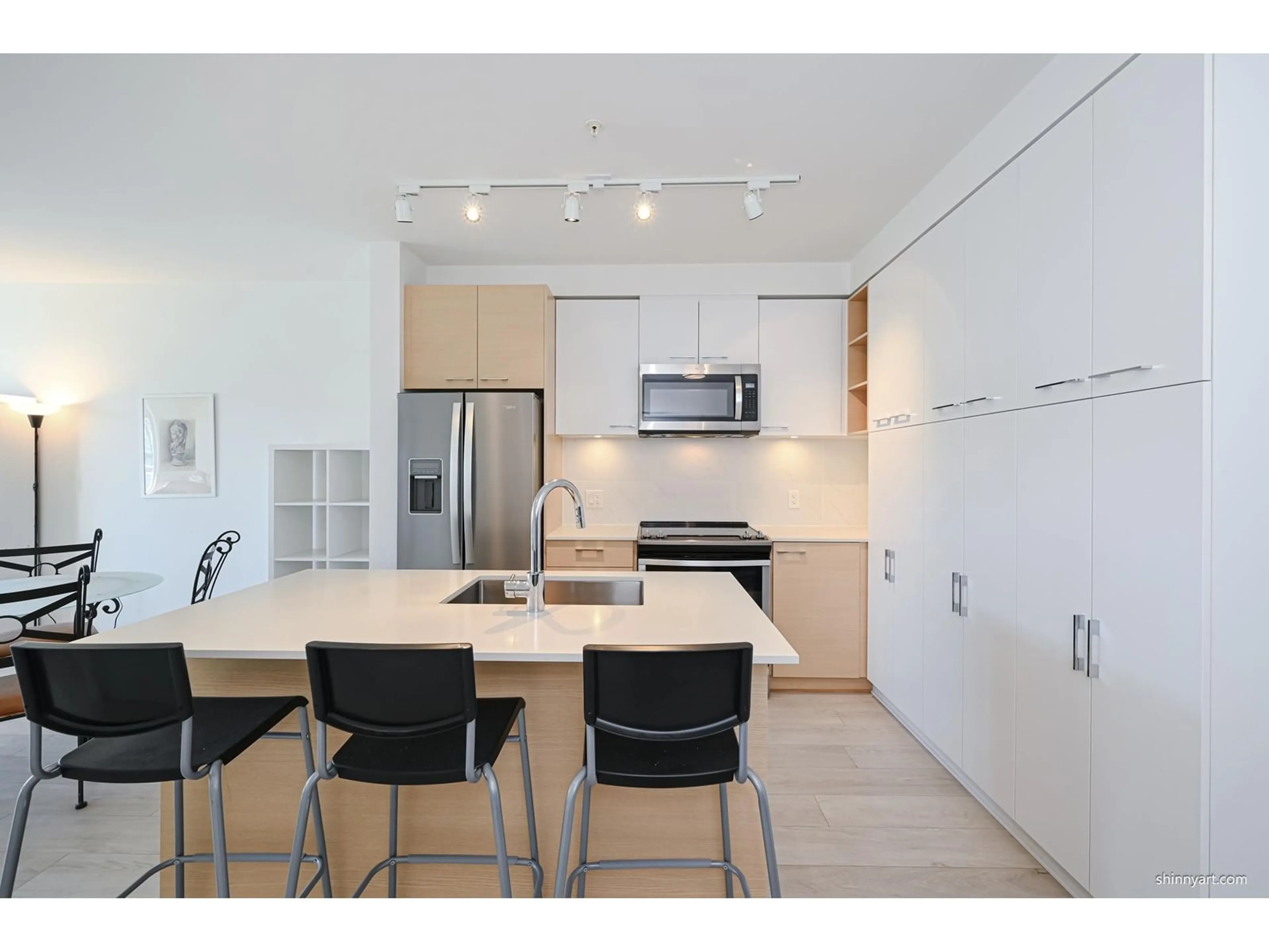 Open concept kitchen, unknown for 506 - 13963 105, Surrey British Columbia V3T0M9