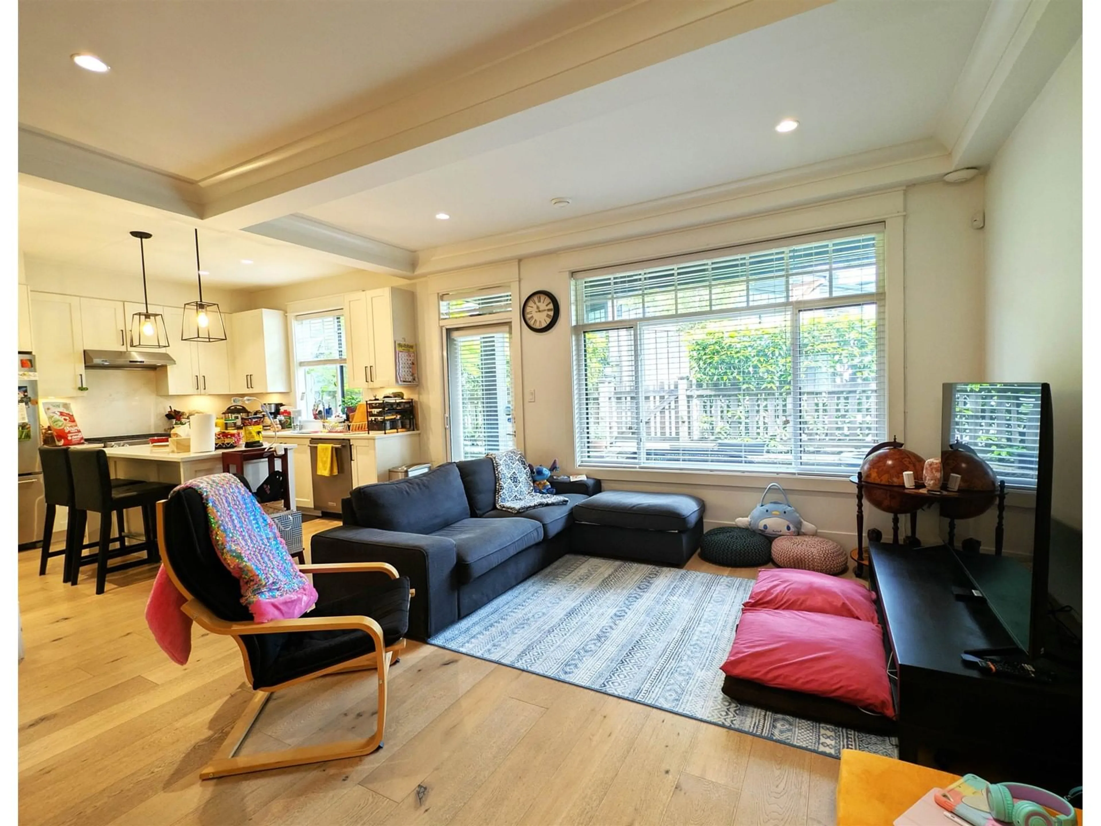 Living room with furniture, unknown for 14 - 8425 VENTURE, Surrey British Columbia V4N6S5