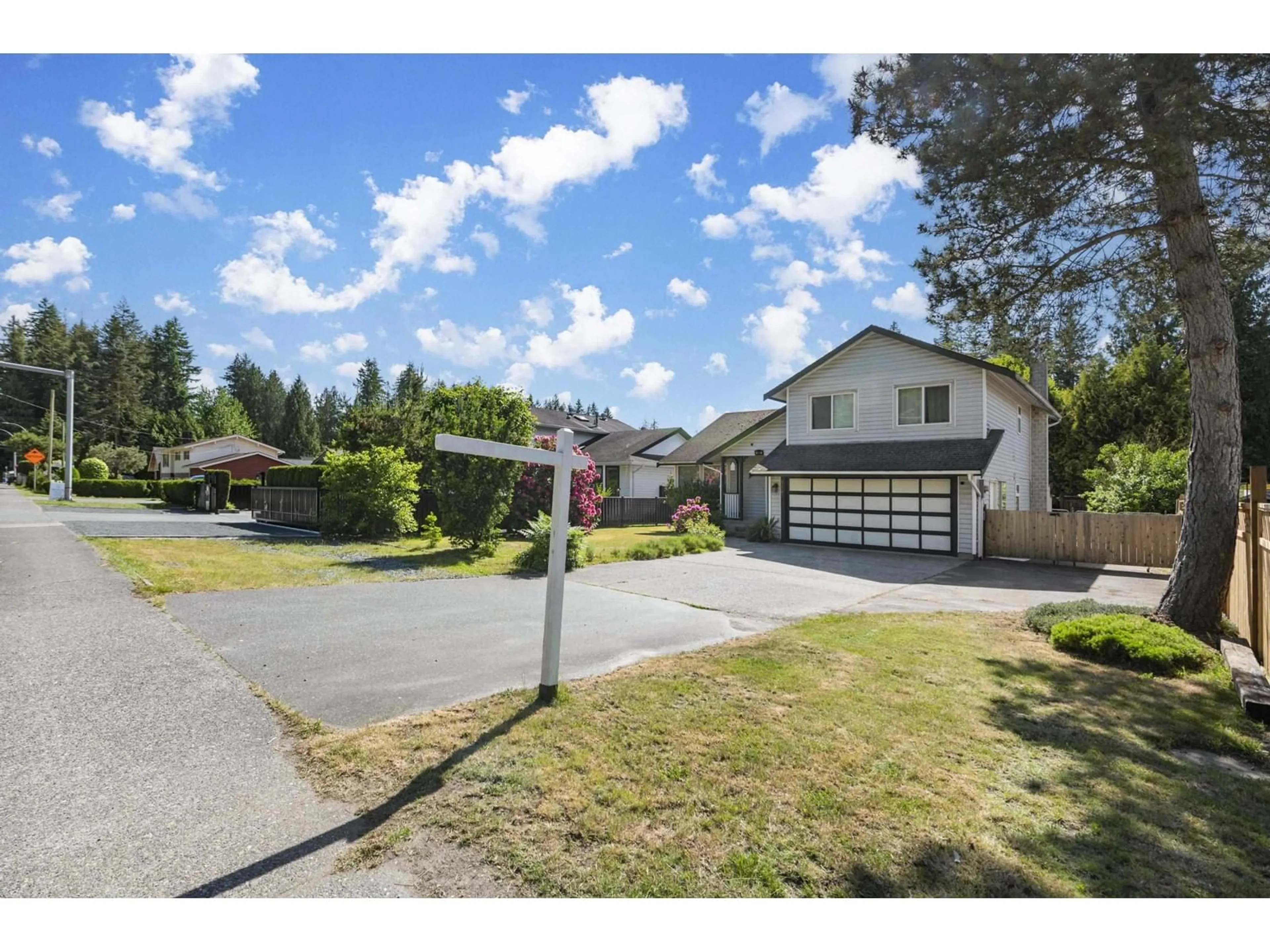 A pic from outside/outdoor area/front of a property/back of a property/a pic from drone, street for 4483 208, Langley British Columbia V3A2H7