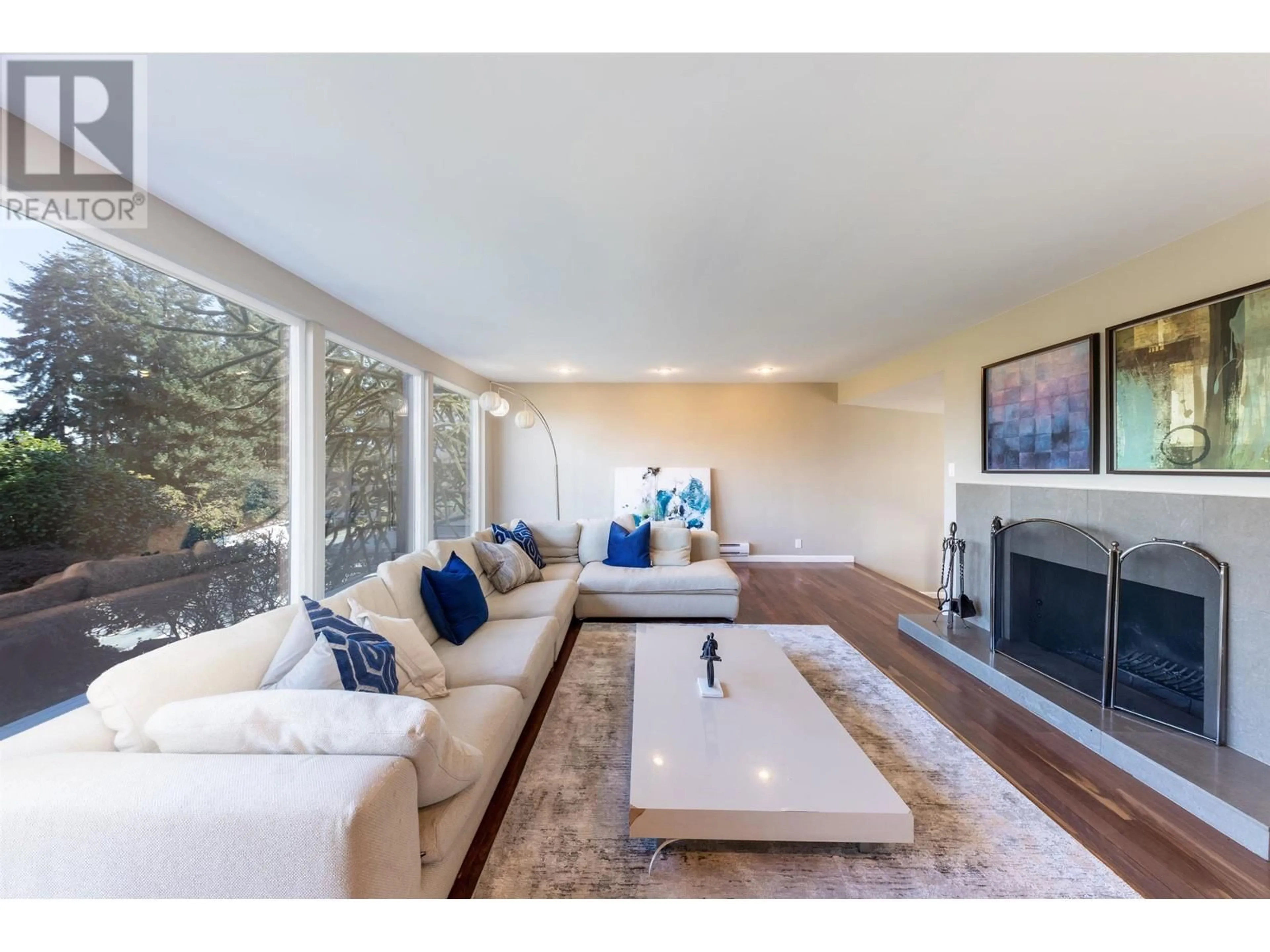 Living room with furniture, wood/laminate floor for 4393 PUGET DRIVE, Vancouver British Columbia V6L2V7