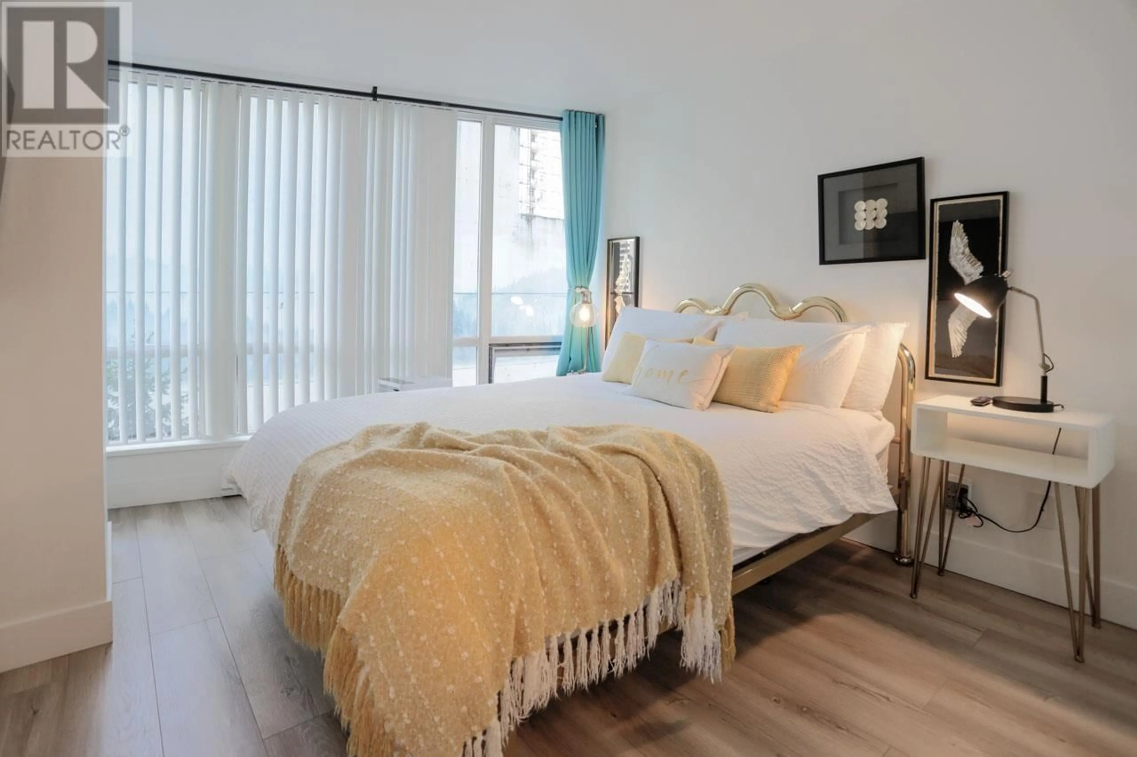 Bedroom with bed, wood/laminate floor for 805 - 1166 MELVILLE STREET, Vancouver British Columbia V6E4P5