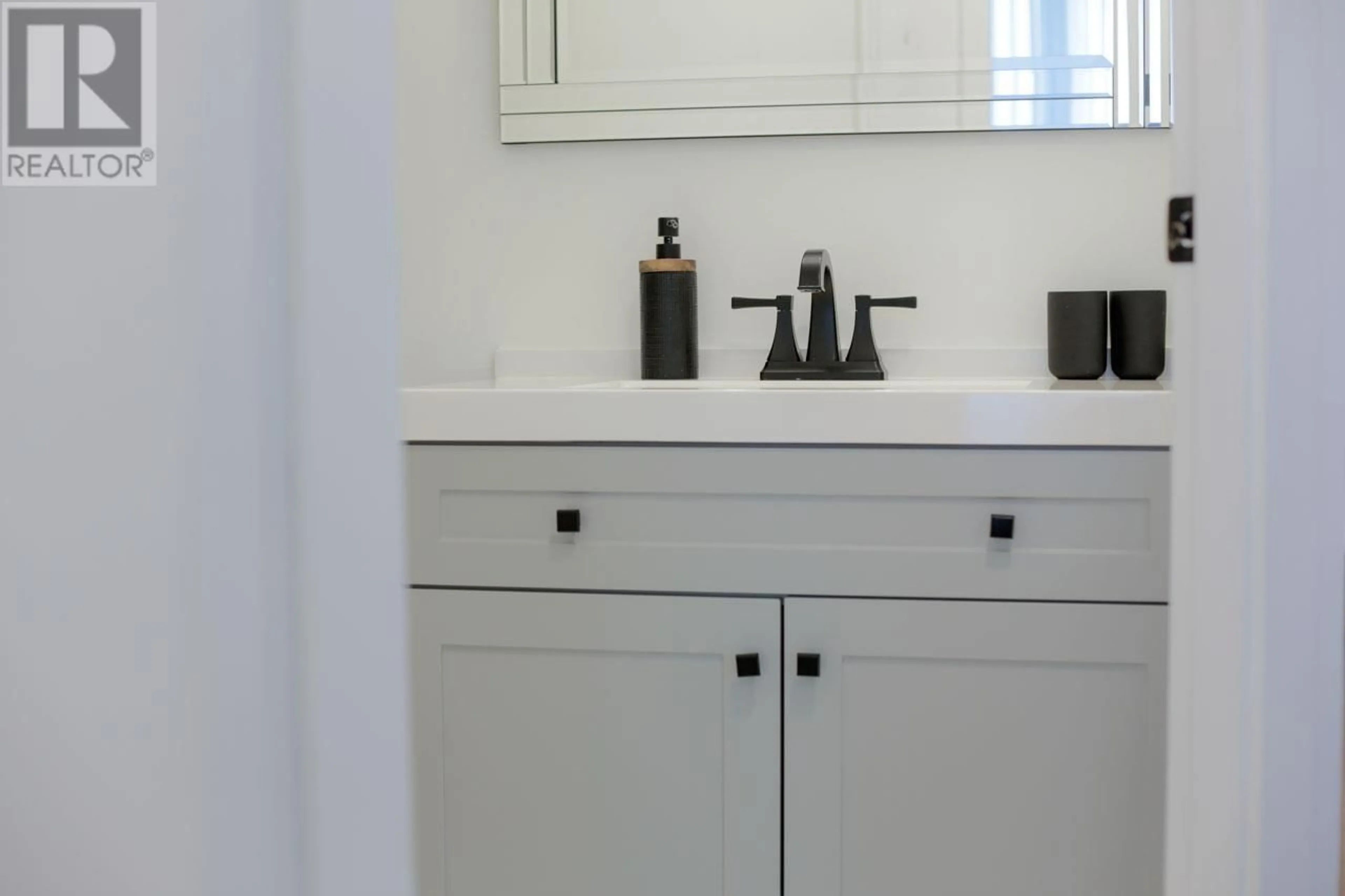 Contemporary bathroom, ceramic/tile floor for 805 - 1166 MELVILLE STREET, Vancouver British Columbia V6E4P5