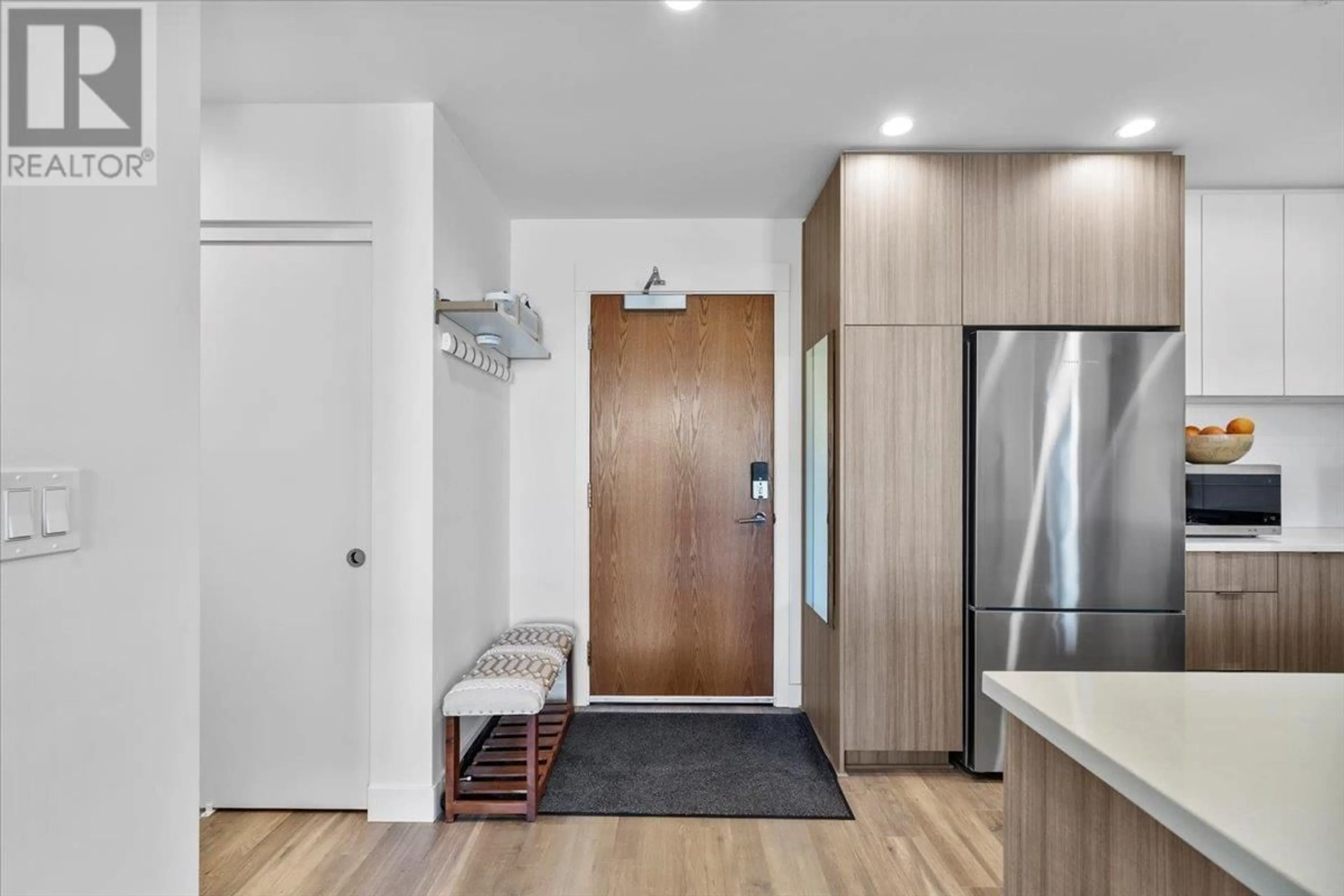 Indoor entryway for 501 - 750 DOGWOOD STREET, Coquitlam British Columbia V3J4B7