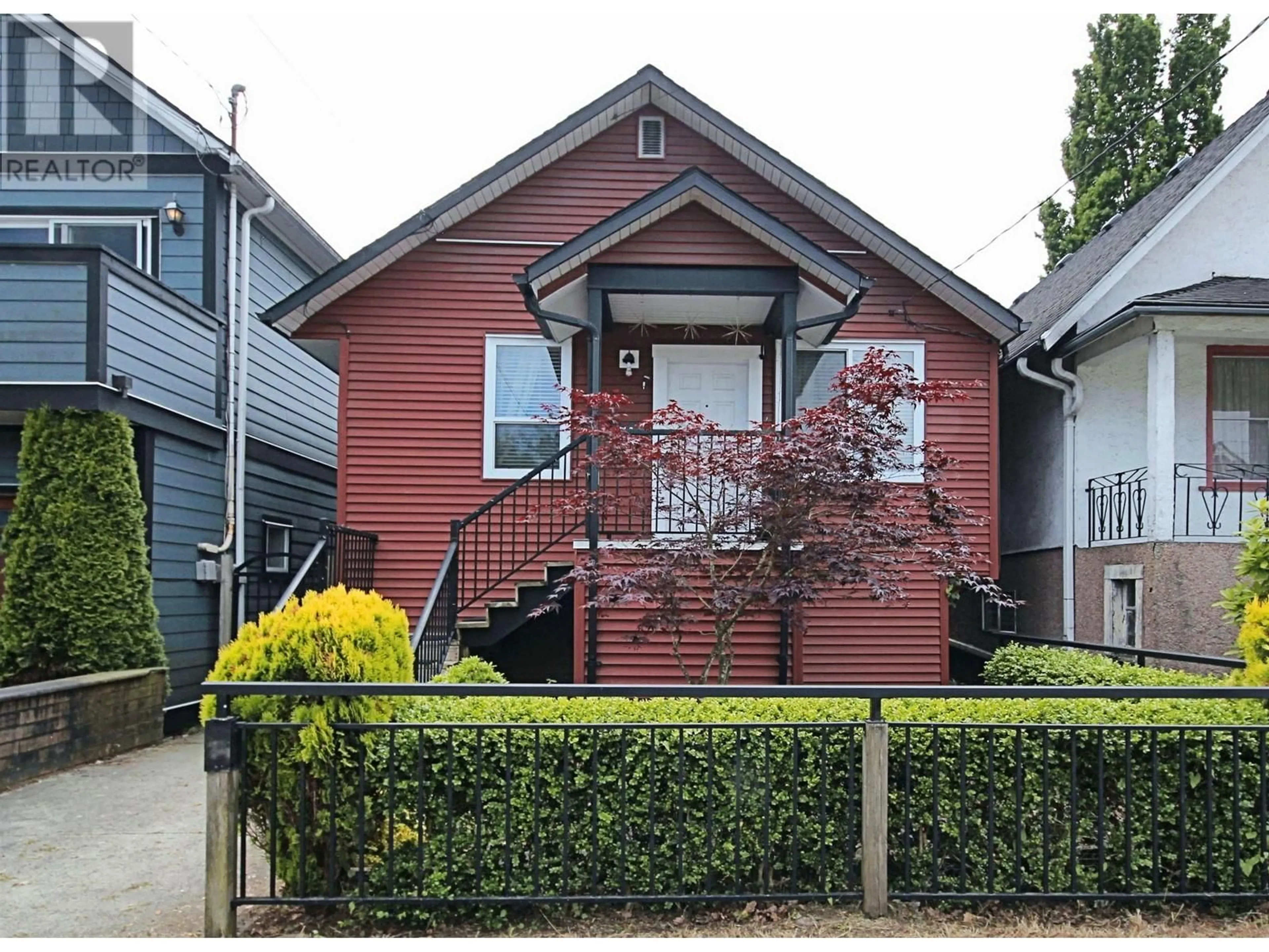 Home with vinyl exterior material, street for 112 KING EDWARD AVENUE, Vancouver British Columbia V5V2C1
