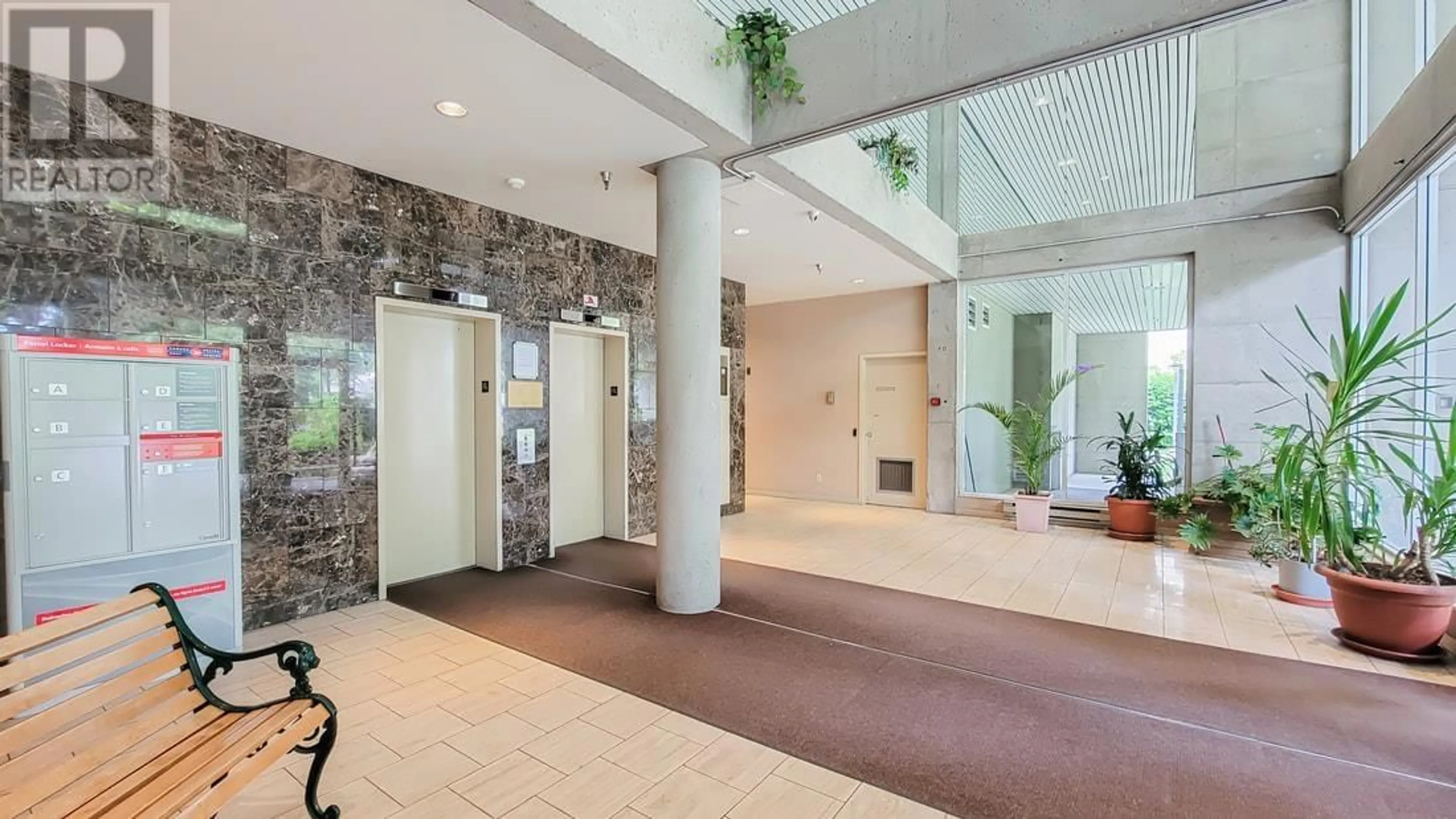 Indoor foyer for 605 - 6595 BONSOR AVENUE, Burnaby British Columbia V5H4G5