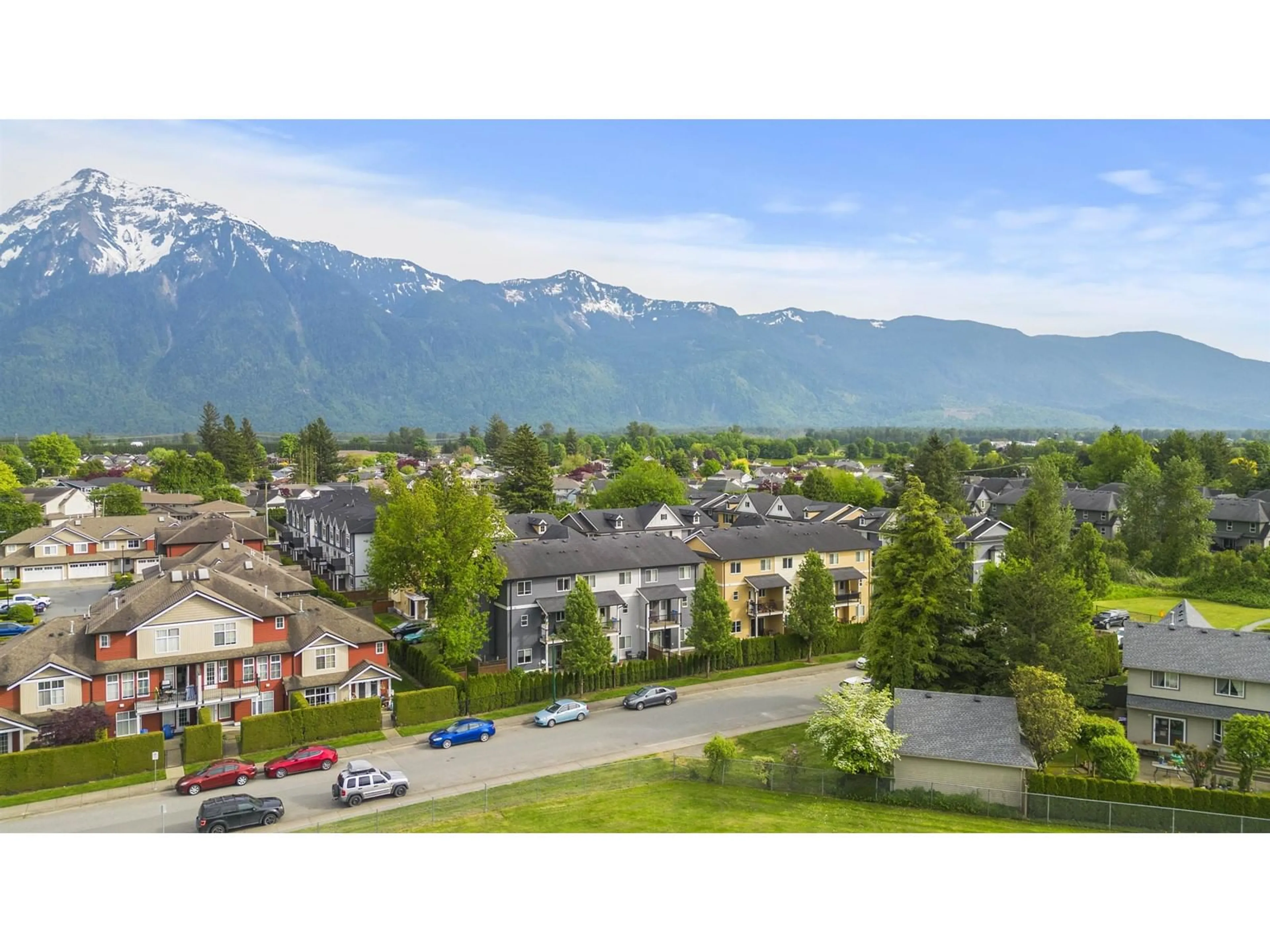 A pic from outside/outdoor area/front of a property/back of a property/a pic from drone, mountain view for 5 - 1640 MACKAY CRESCENT, Agassiz British Columbia V0M1A3