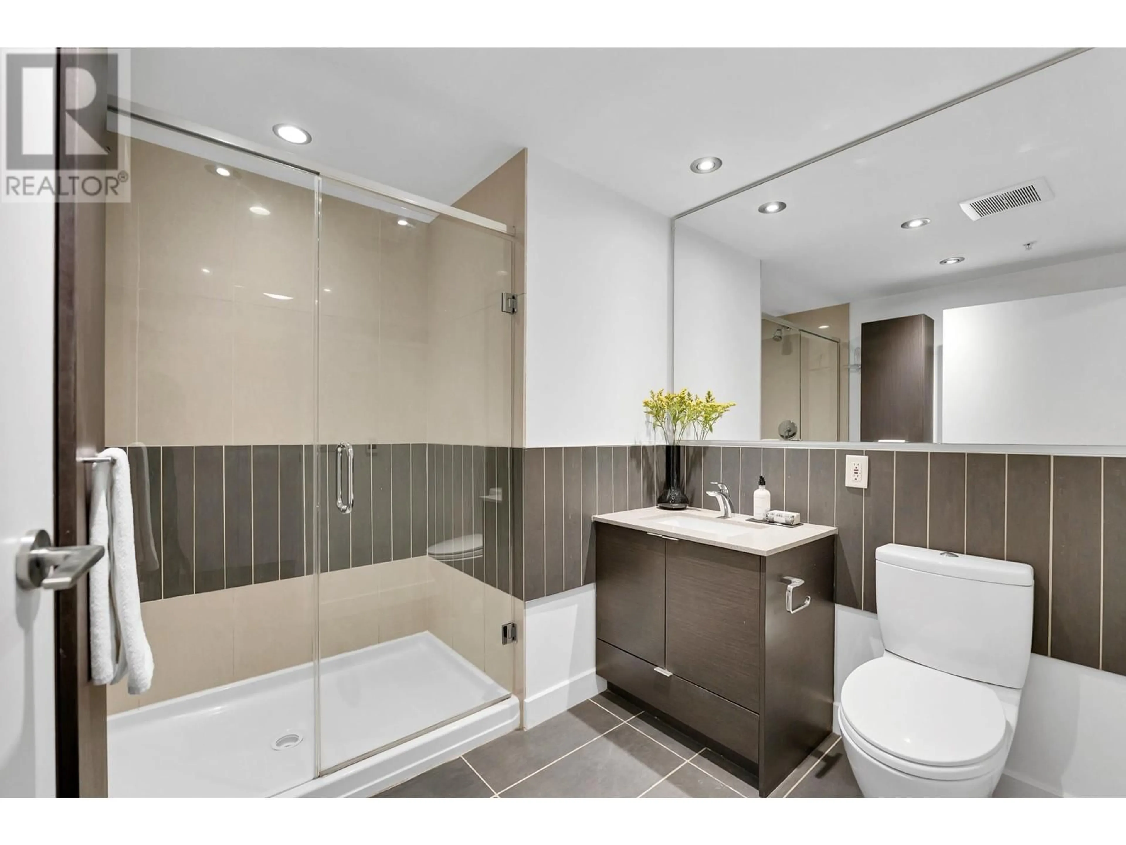 Standard bathroom, ceramic/tile floor for 203 - 175 2ND STREET, North Vancouver British Columbia V7M0A5