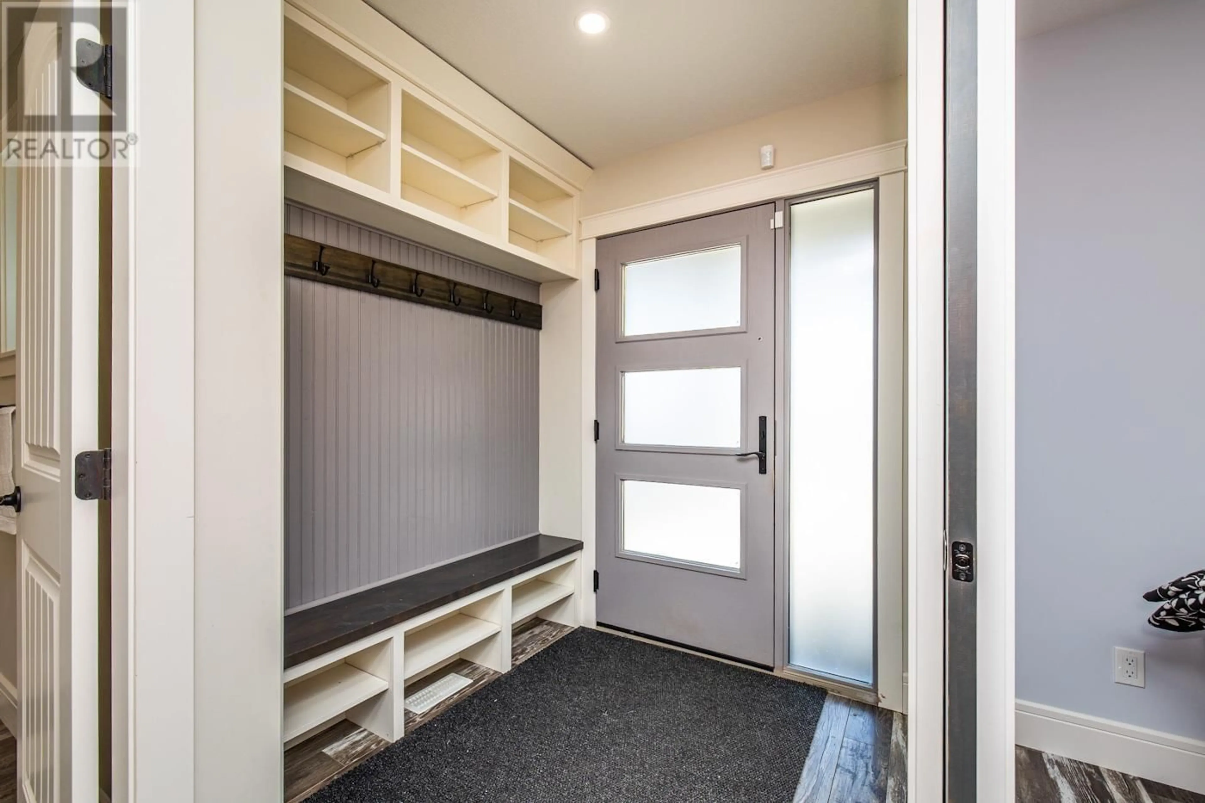 Indoor entryway for 246 BURDEN STREET, Prince George British Columbia V2M2H1