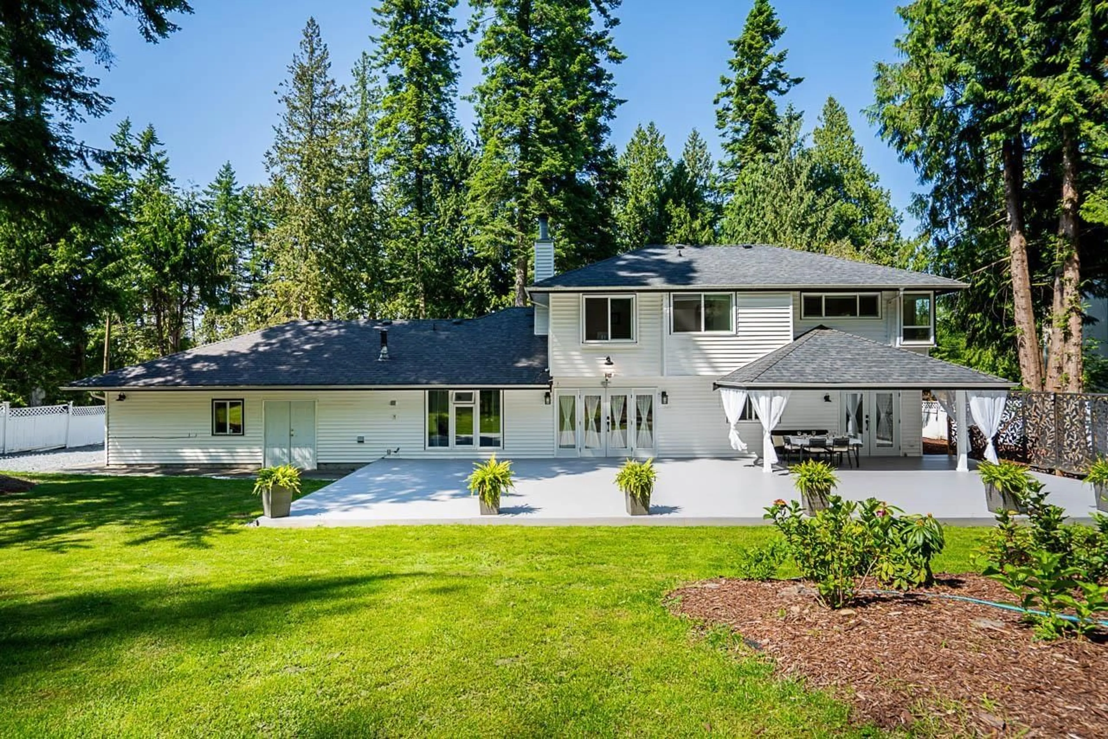 A pic from outside/outdoor area/front of a property/back of a property/a pic from drone, mountain view for 13774 CRESCENT, Surrey British Columbia V4P1K8