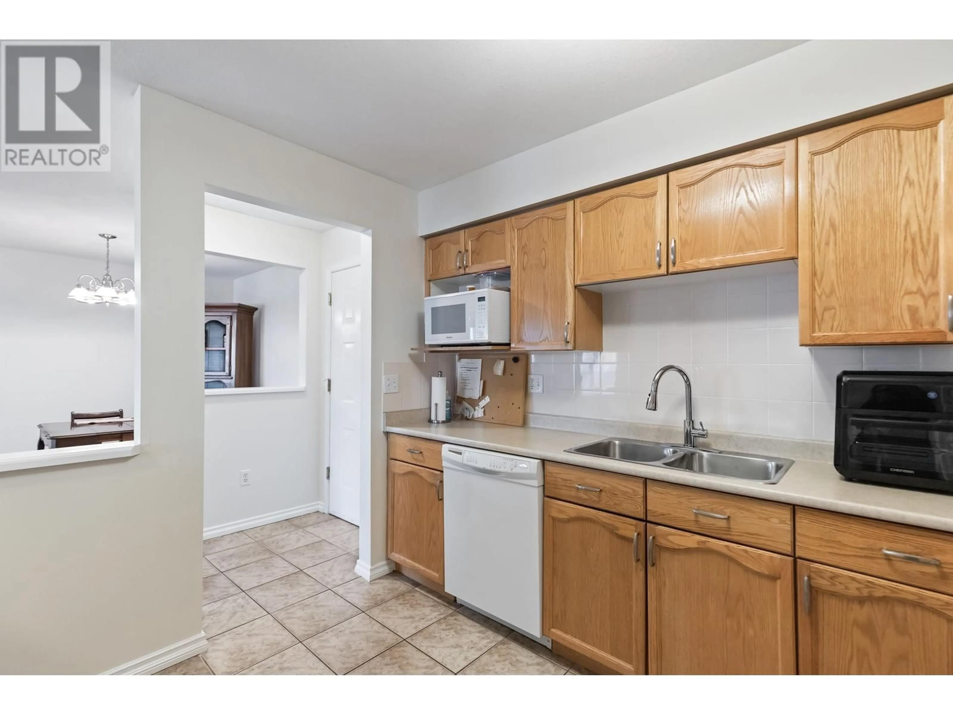 Standard kitchen, unknown for 205 - 2083 COQUITLAM AVENUE, Port Coquitlam British Columbia V3B1J4
