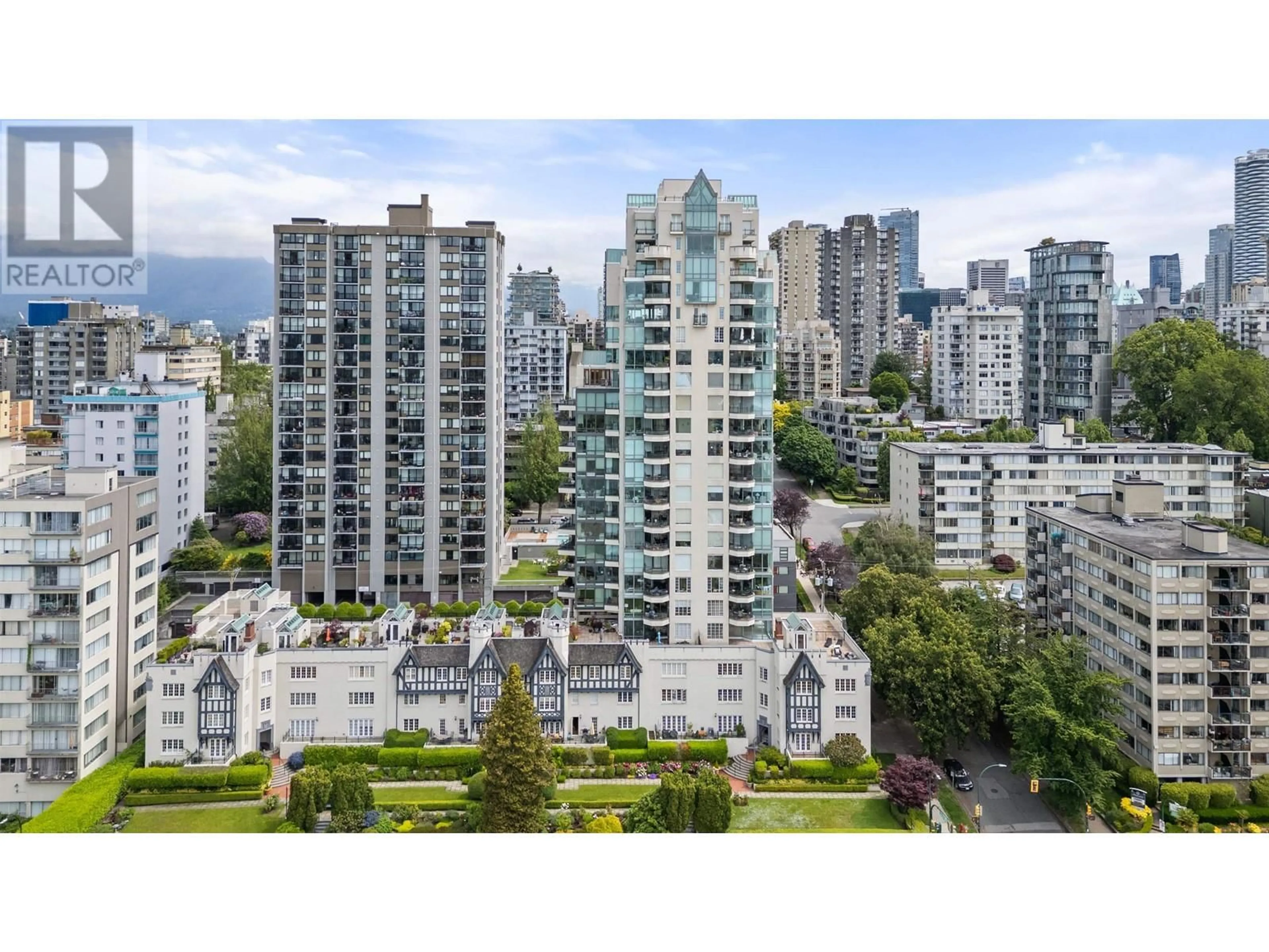 A pic from outside/outdoor area/front of a property/back of a property/a pic from drone, city buildings view from balcony for 307 - 1311 BEACH AVENUE, Vancouver British Columbia V6E1V6