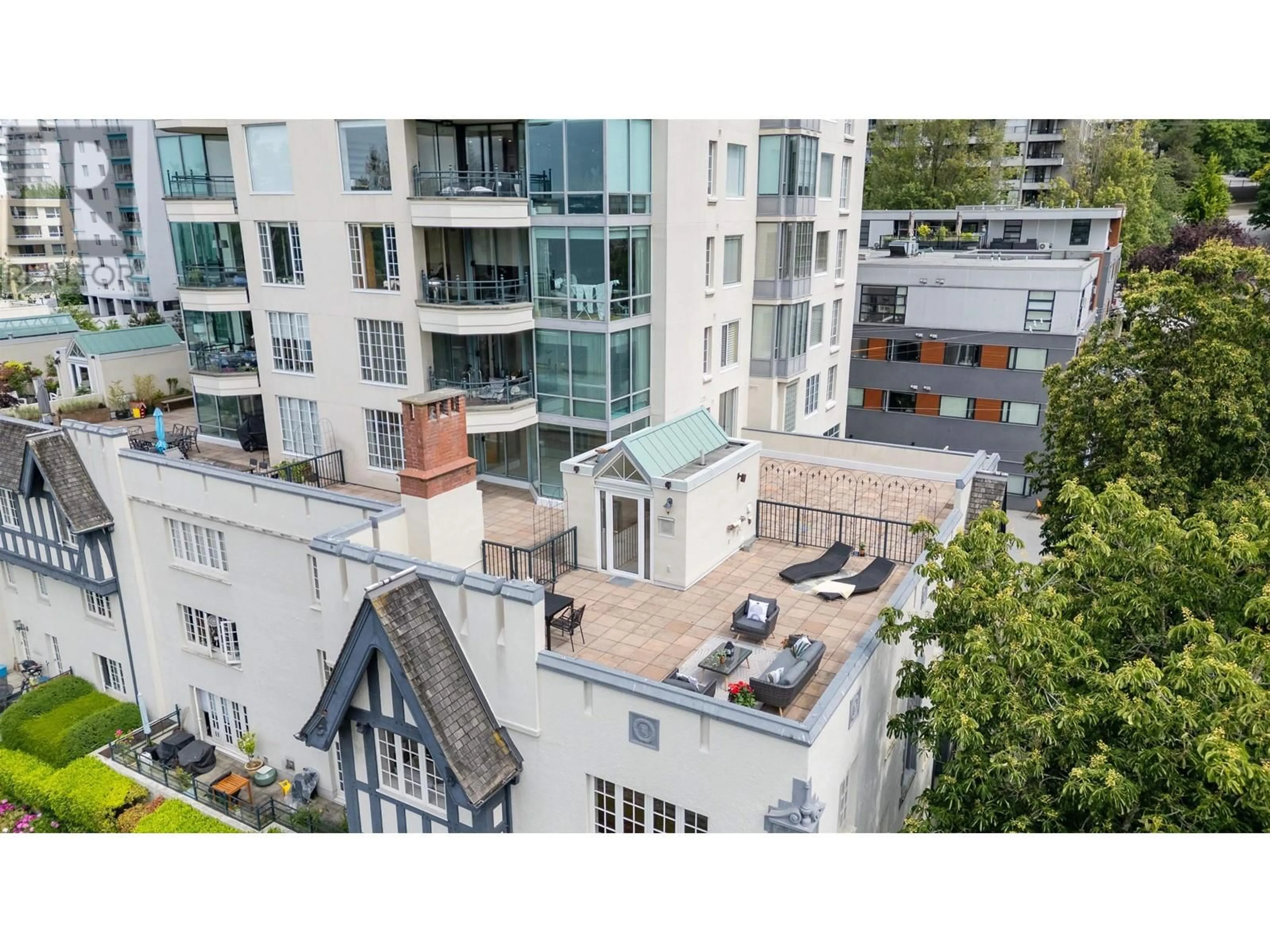 A pic from outside/outdoor area/front of a property/back of a property/a pic from drone, city buildings view from balcony for 307 - 1311 BEACH AVENUE, Vancouver British Columbia V6E1V6