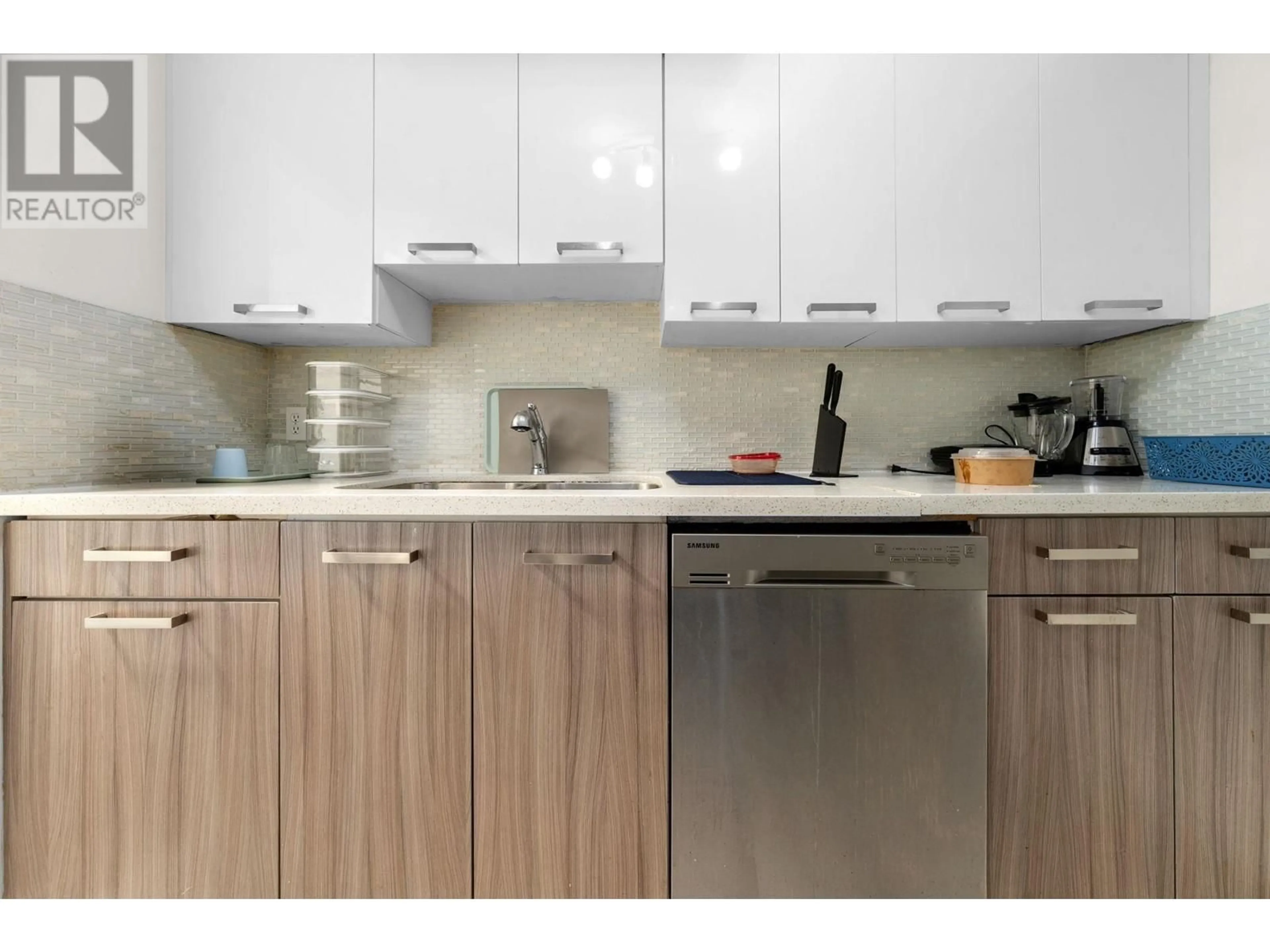 Standard kitchen, wood/laminate floor for 306 - 3624 FRASER STREET, Vancouver British Columbia V5V4C8