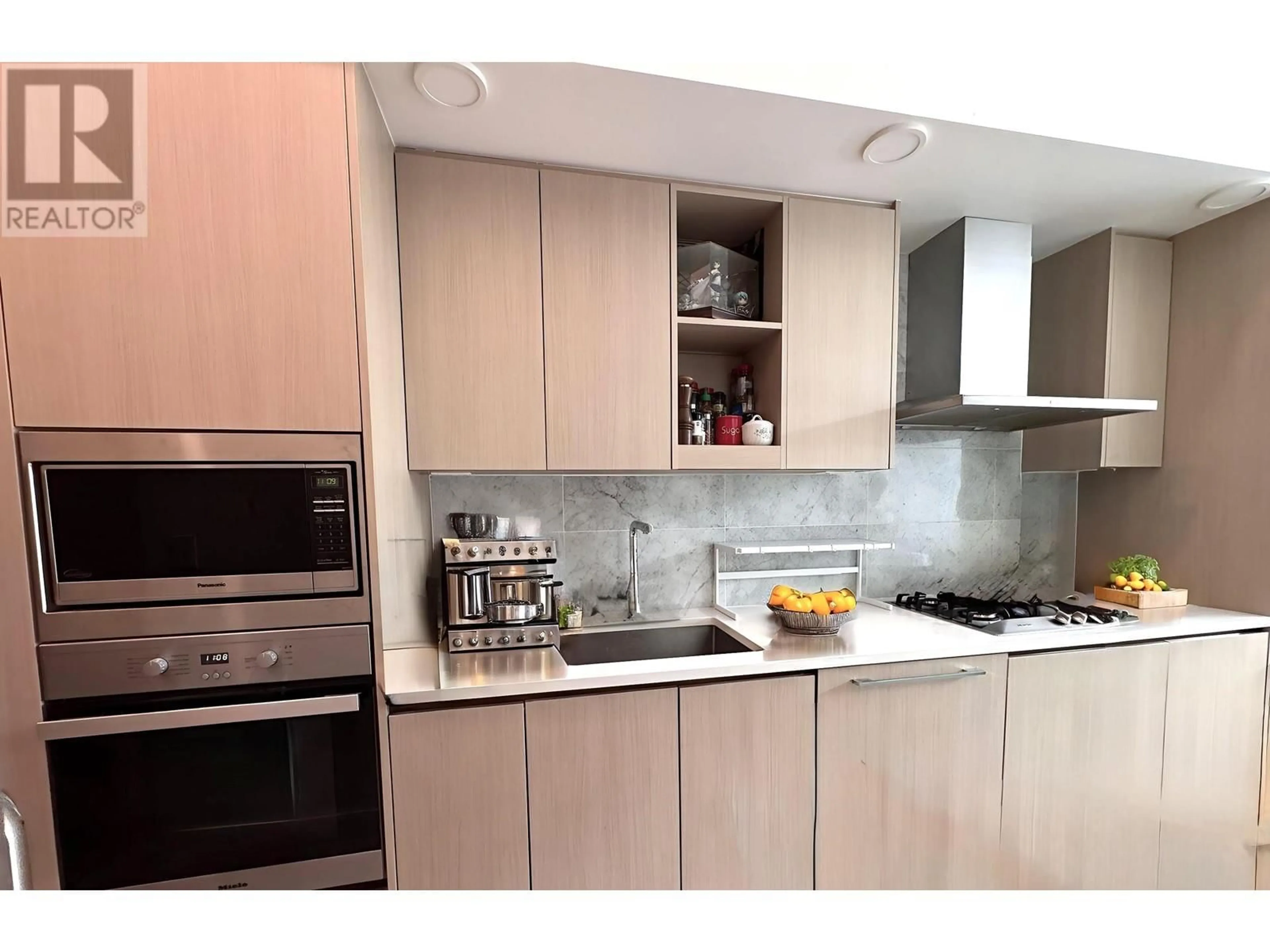 Standard kitchen, wood/laminate floor for 8087 YUKON STREET, Vancouver British Columbia V5X0H5