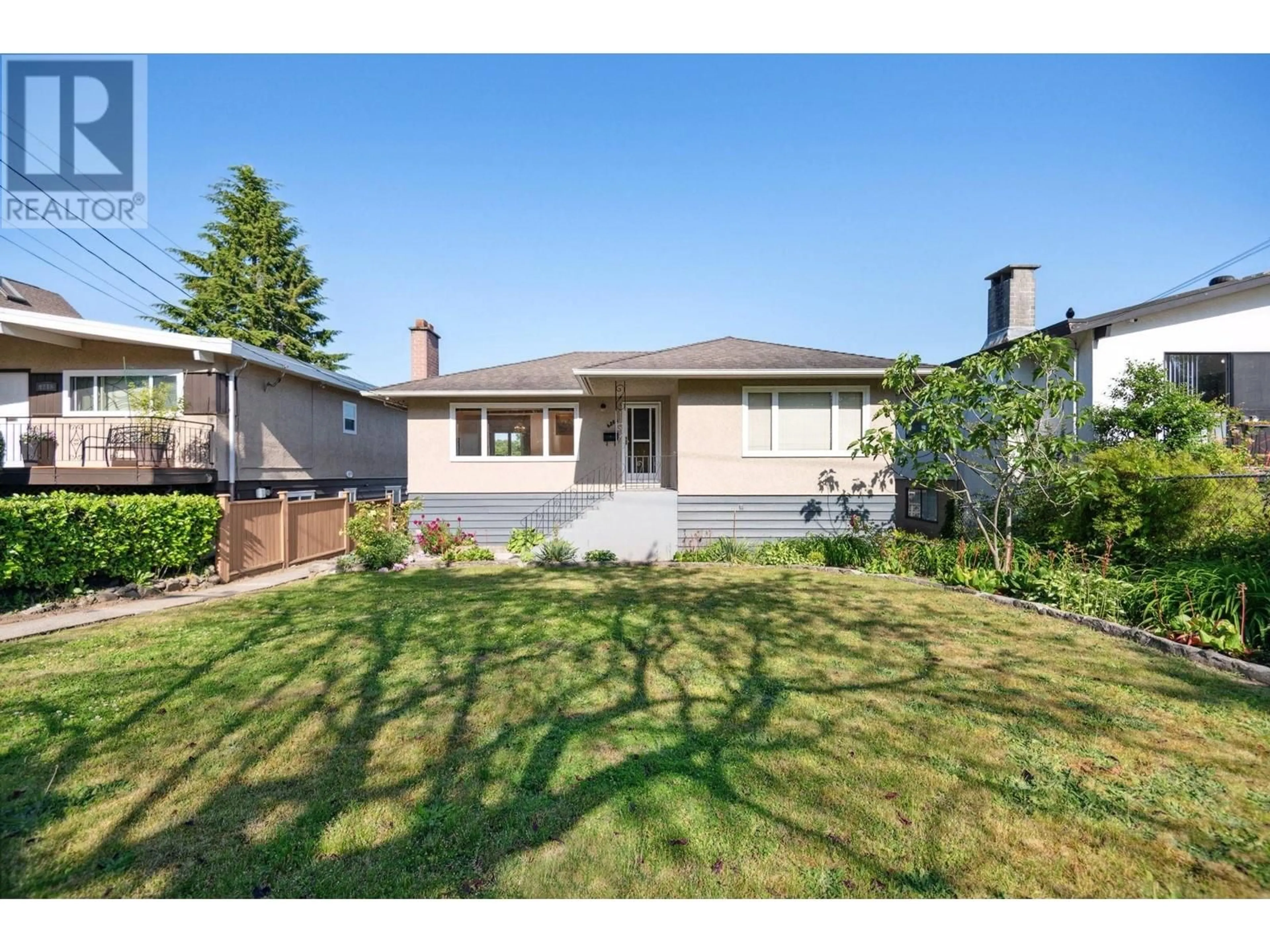 A pic from outside/outdoor area/front of a property/back of a property/a pic from drone, street for 4262 DUMFRIES STREET, Vancouver British Columbia V5N3T2
