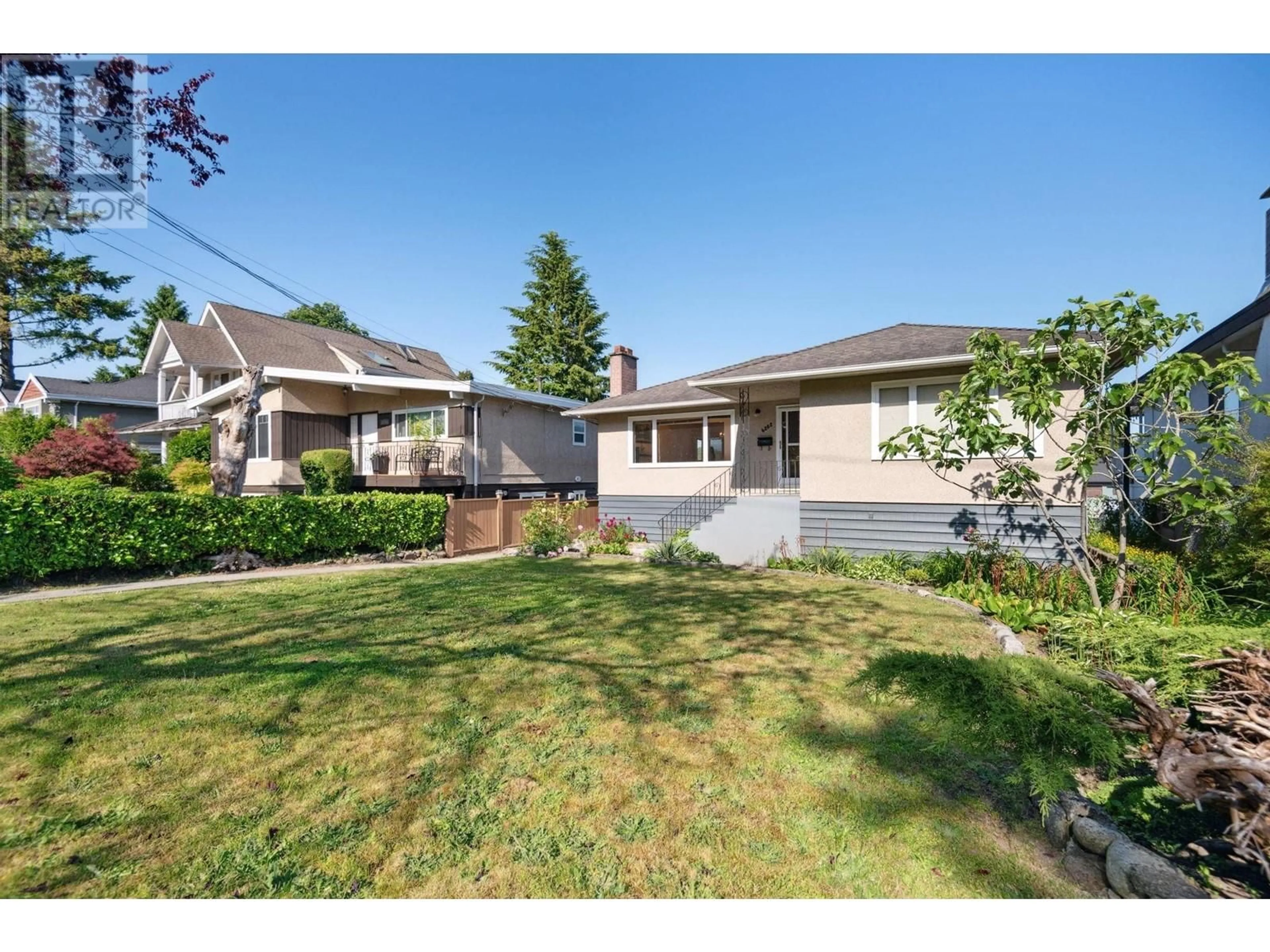 Unknown for 4262 DUMFRIES STREET, Vancouver British Columbia V5N3T2