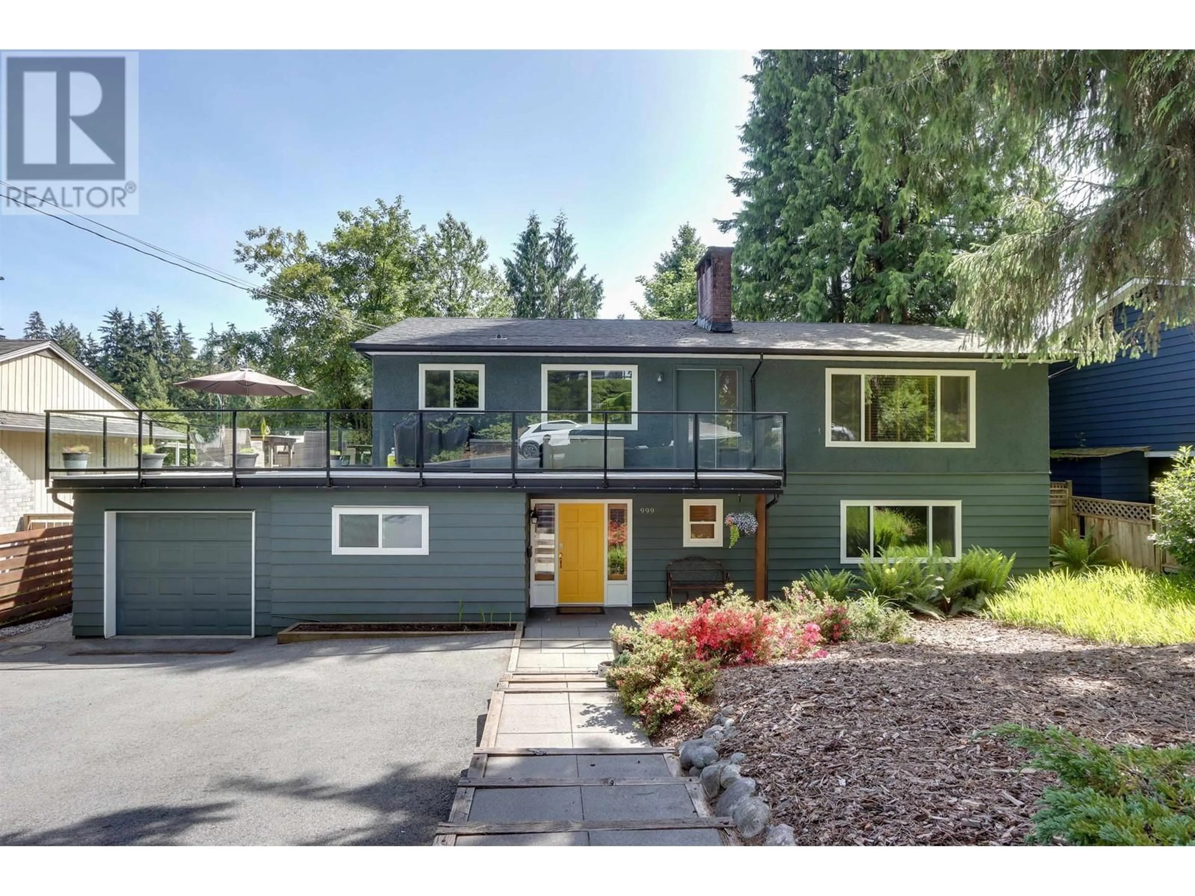 Home with vinyl exterior material, street for 999 FREDERICK ROAD, North Vancouver British Columbia V7K1H7