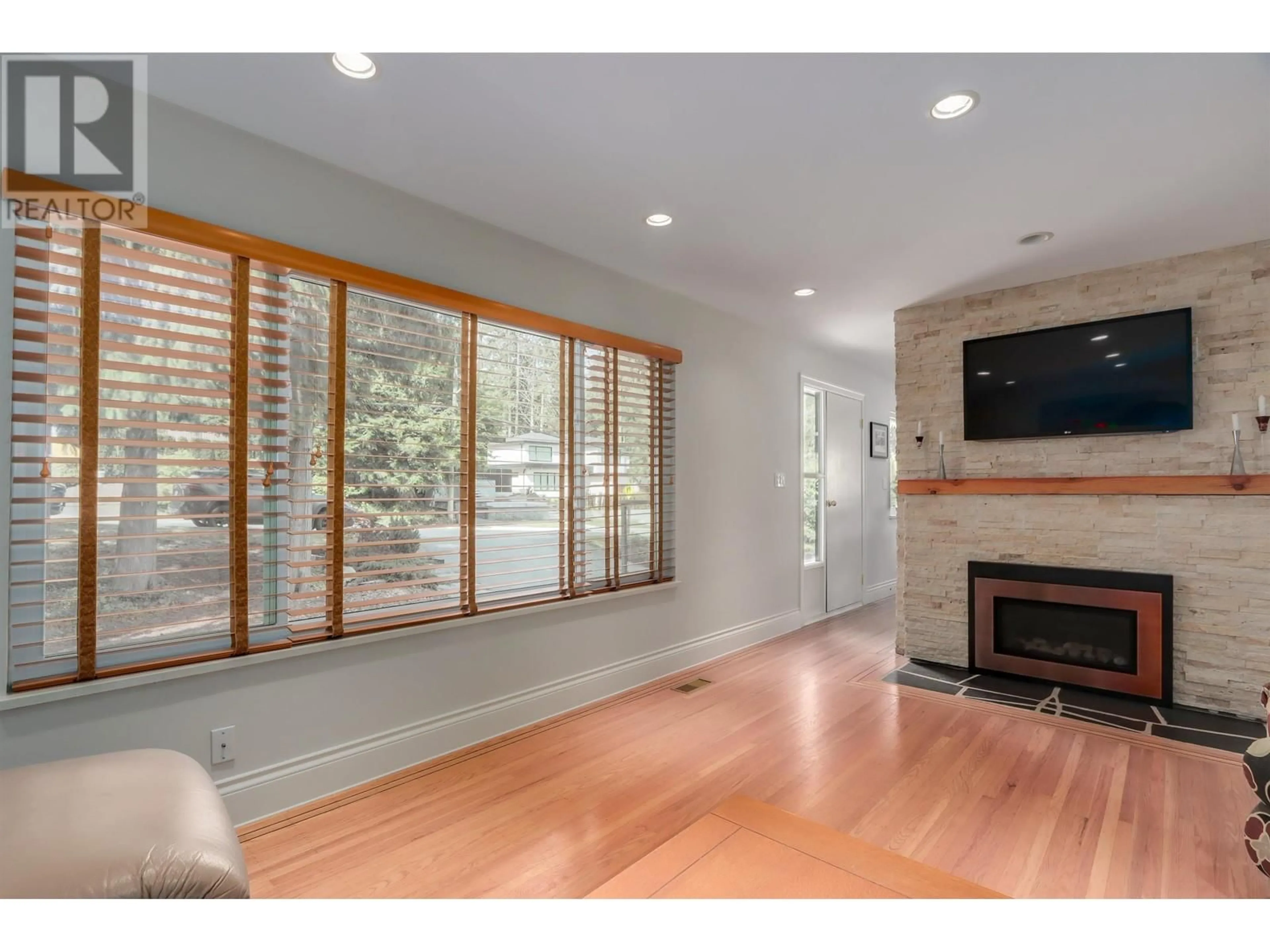 Unknown for 999 FREDERICK ROAD, North Vancouver British Columbia V7K1H7