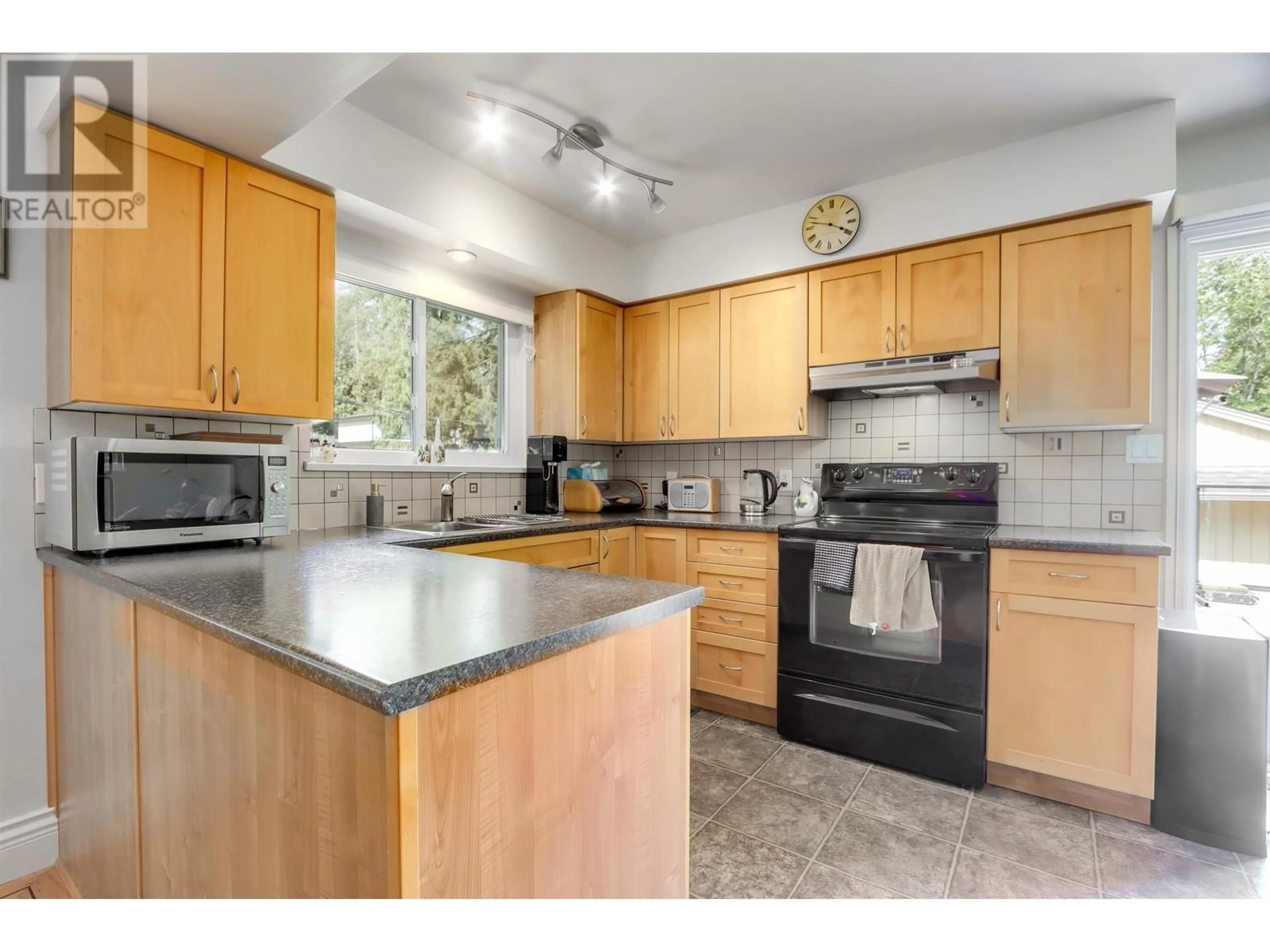 Standard kitchen, unknown for 999 FREDERICK ROAD, North Vancouver British Columbia V7K1H7