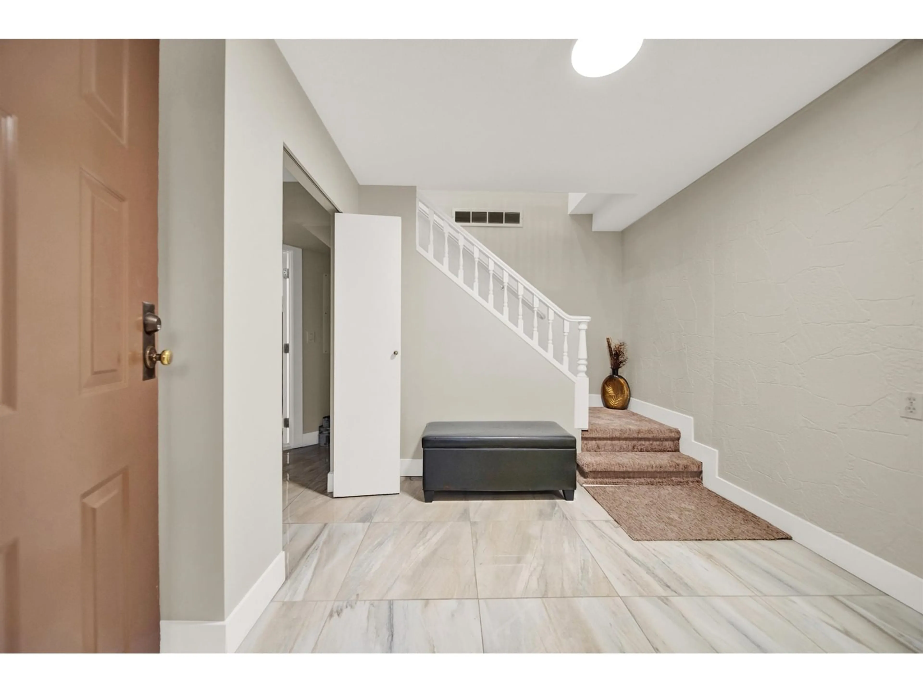 Indoor foyer for 11715 83A, Delta British Columbia V4C2J9