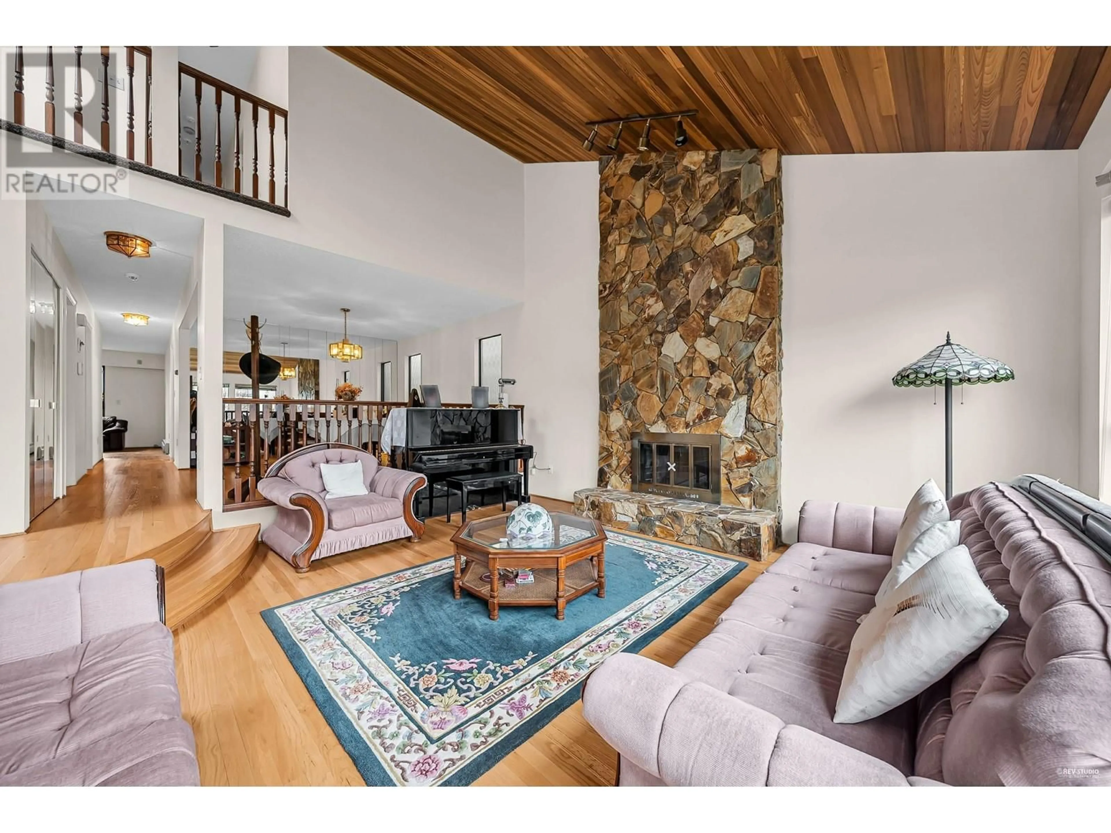 Living room with furniture, wood/laminate floor for 2843 22ND AVENUE, Vancouver British Columbia V6L1M7