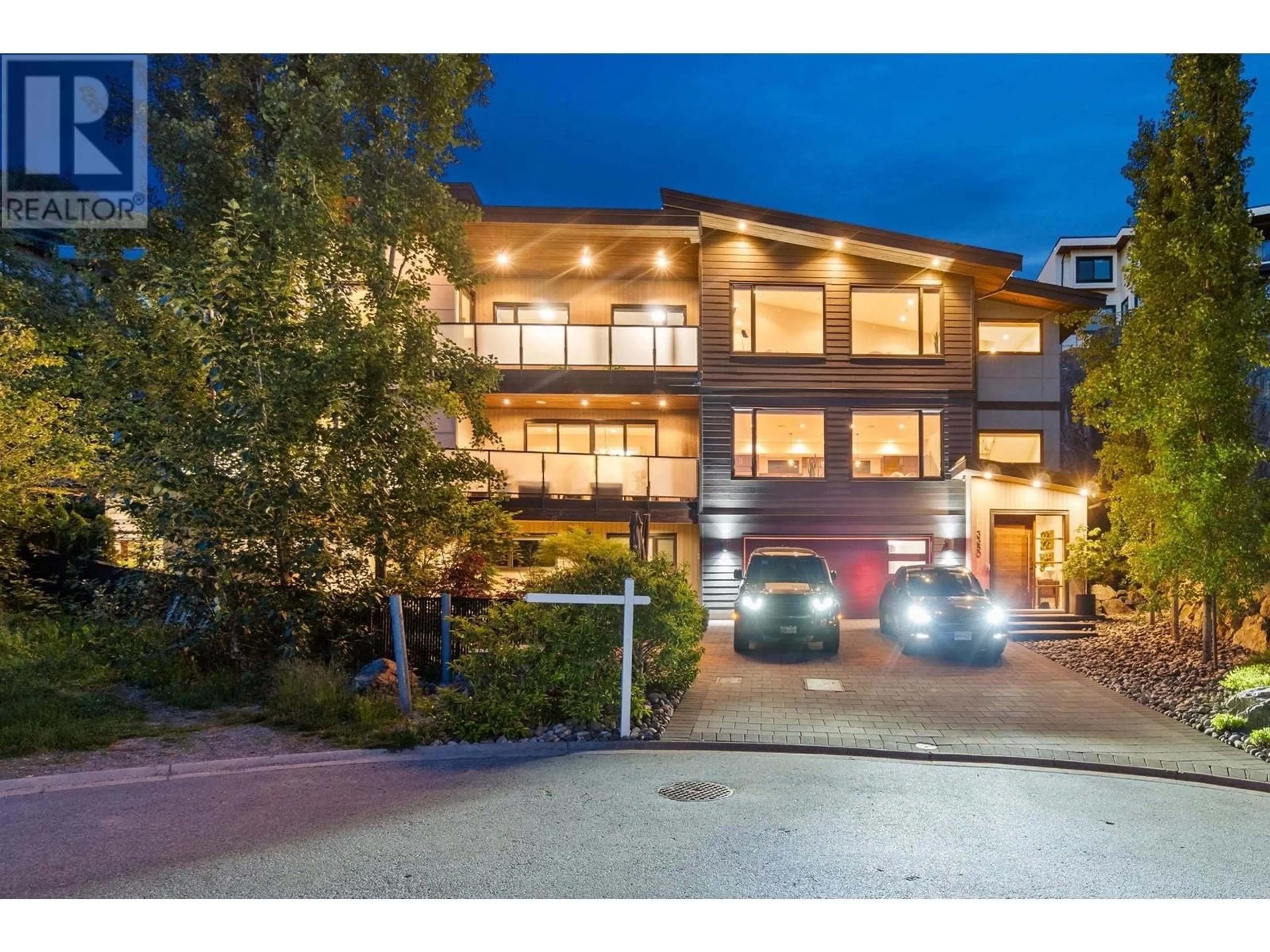 A pic from outside/outdoor area/front of a property/back of a property/a pic from drone, street for 3350 DESCARTES PLACE, Squamish British Columbia V8B0V5
