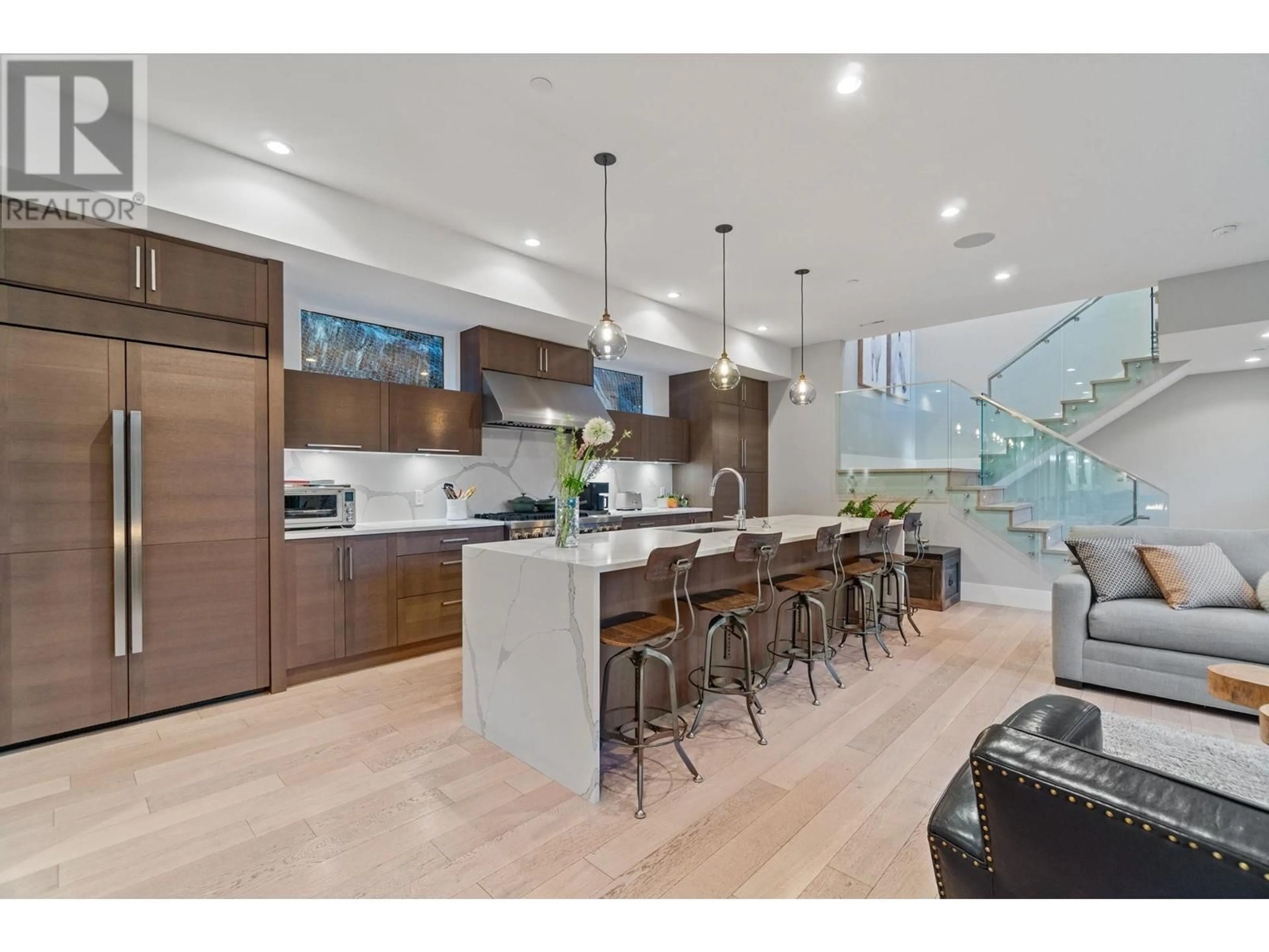 Contemporary kitchen, unknown for 3350 DESCARTES PLACE, Squamish British Columbia V8B0V5