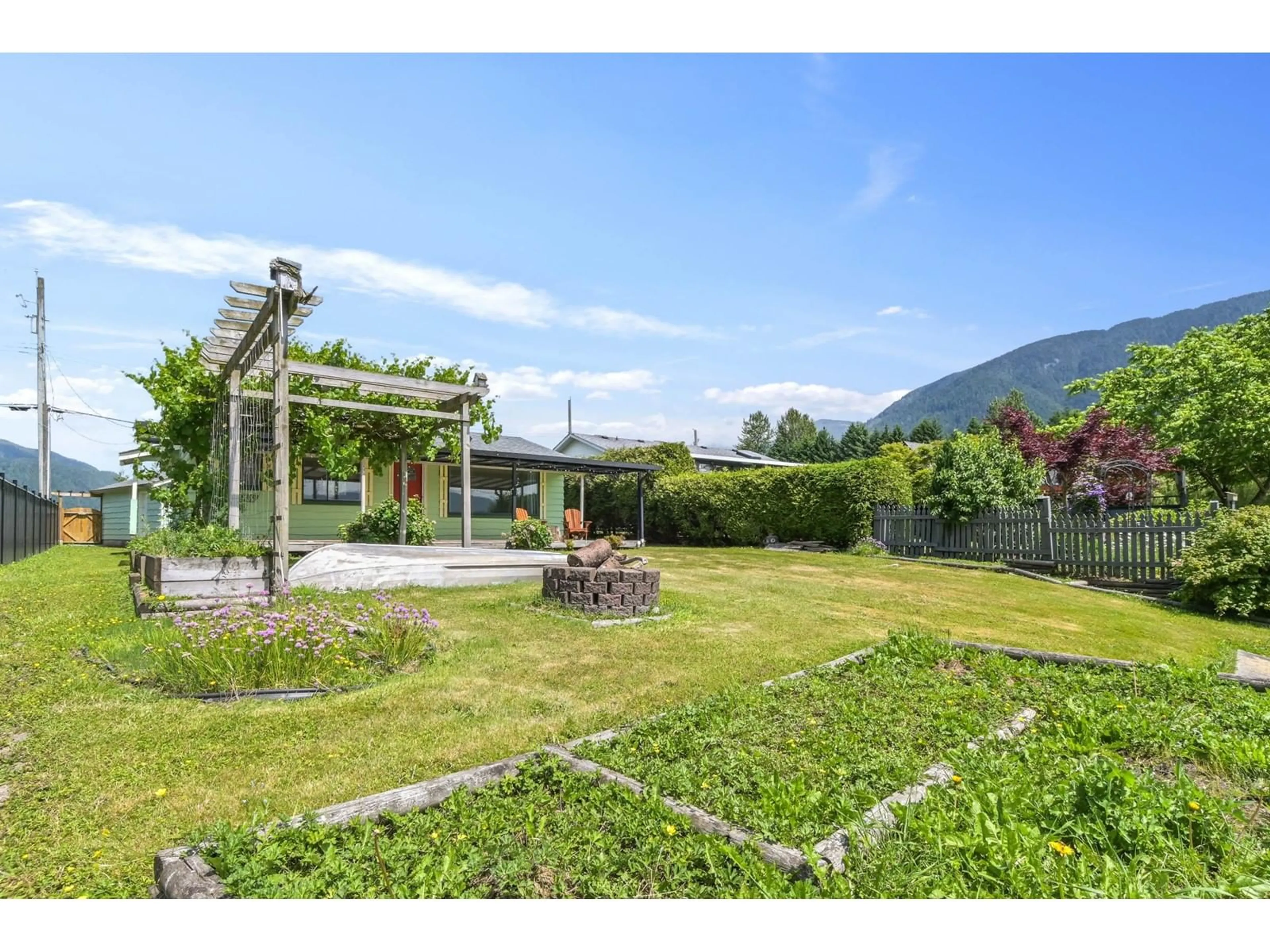 A pic from outside/outdoor area/front of a property/back of a property/a pic from drone, mountain view for 35256 SWARD, Mission British Columbia V2V7H2