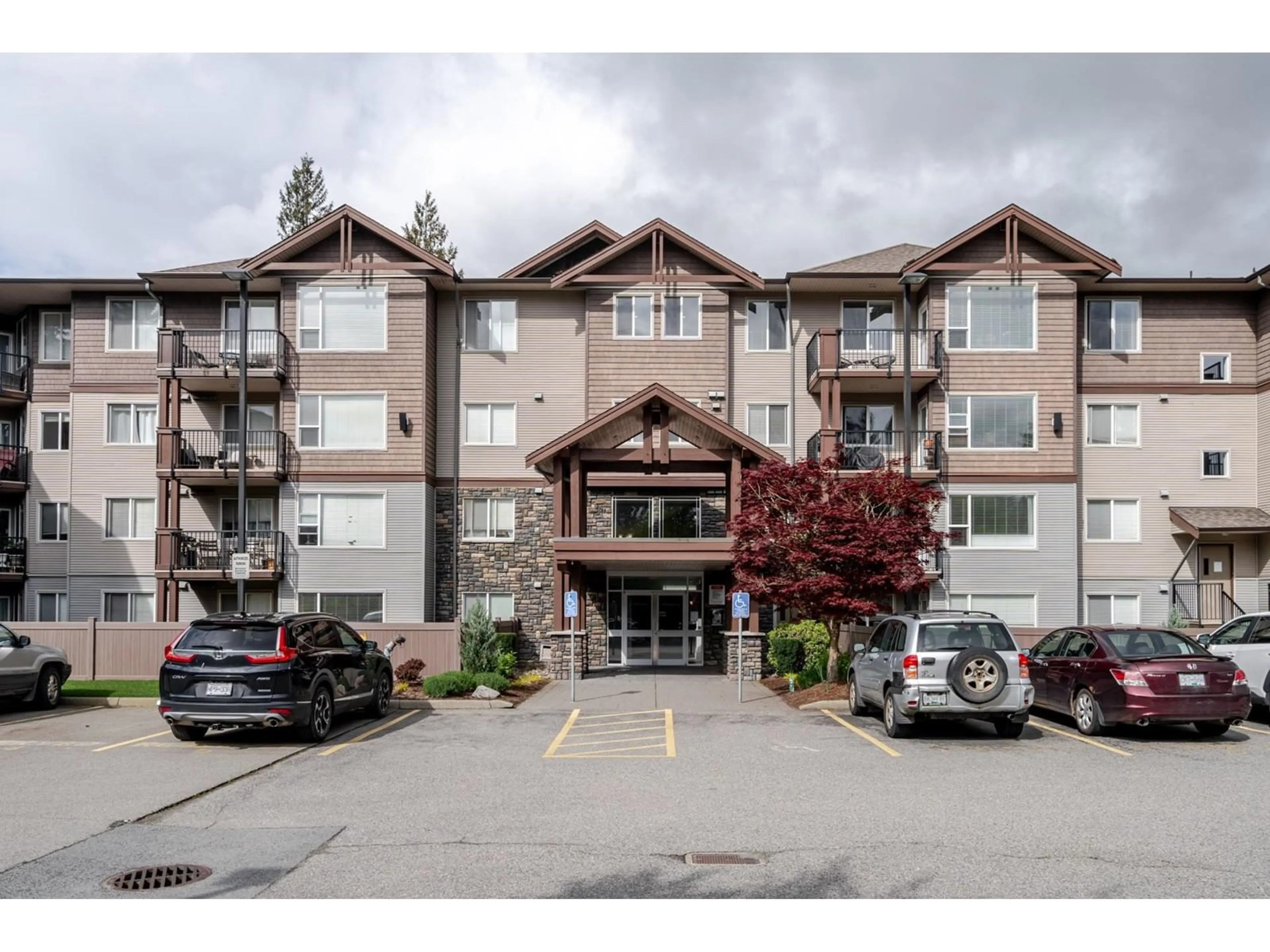 Indoor foyer for 109 - 2581 LANGDON, Abbotsford British Columbia V2T7A3