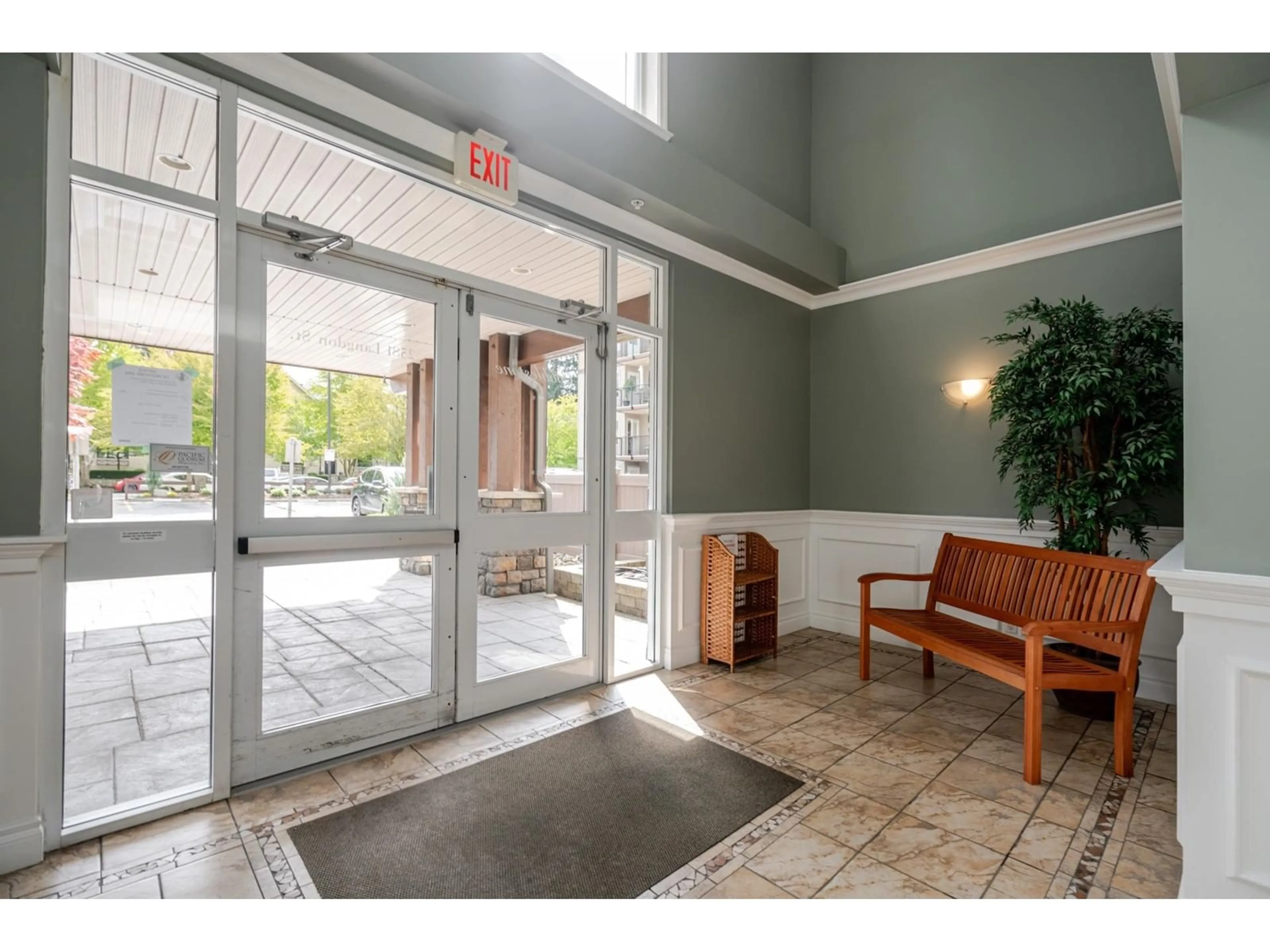 Indoor foyer for 109 - 2581 LANGDON, Abbotsford British Columbia V2T7A3