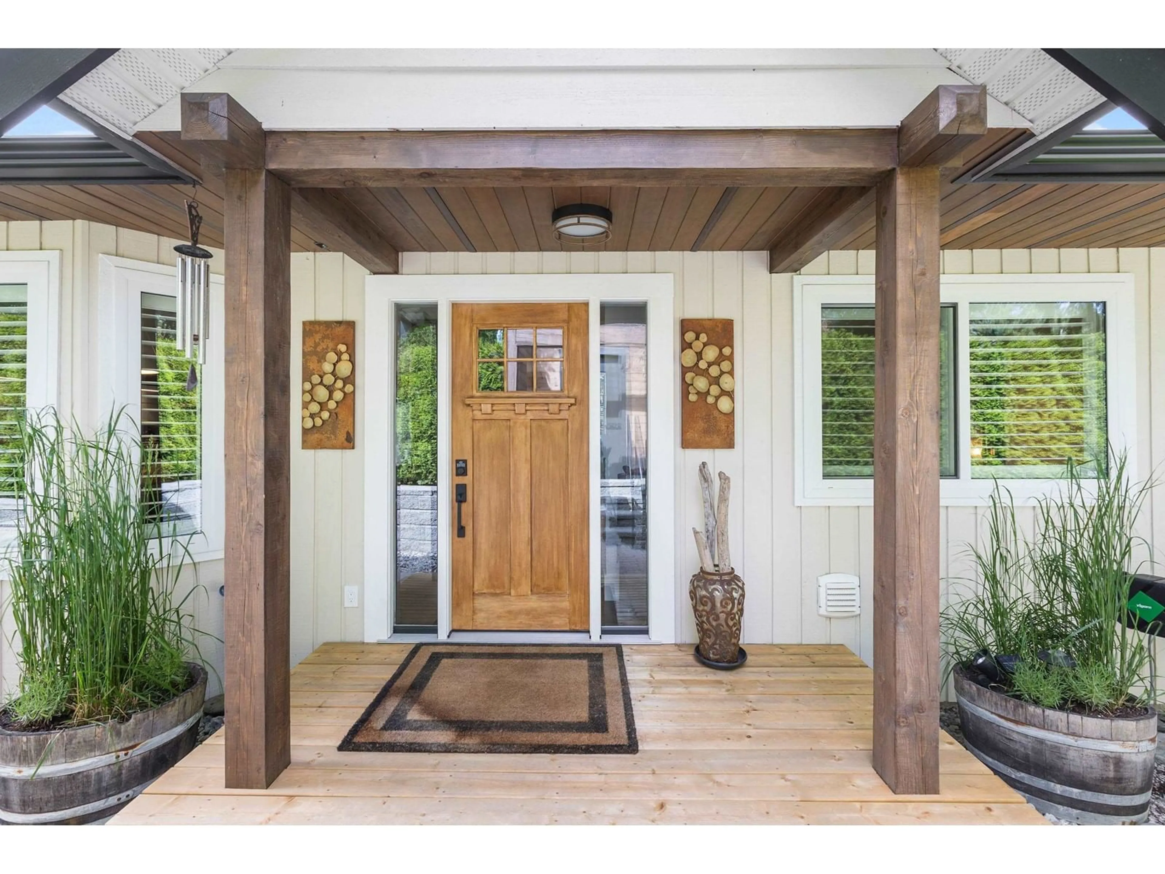 Indoor entryway for 2413 128, Surrey British Columbia V4A3W2