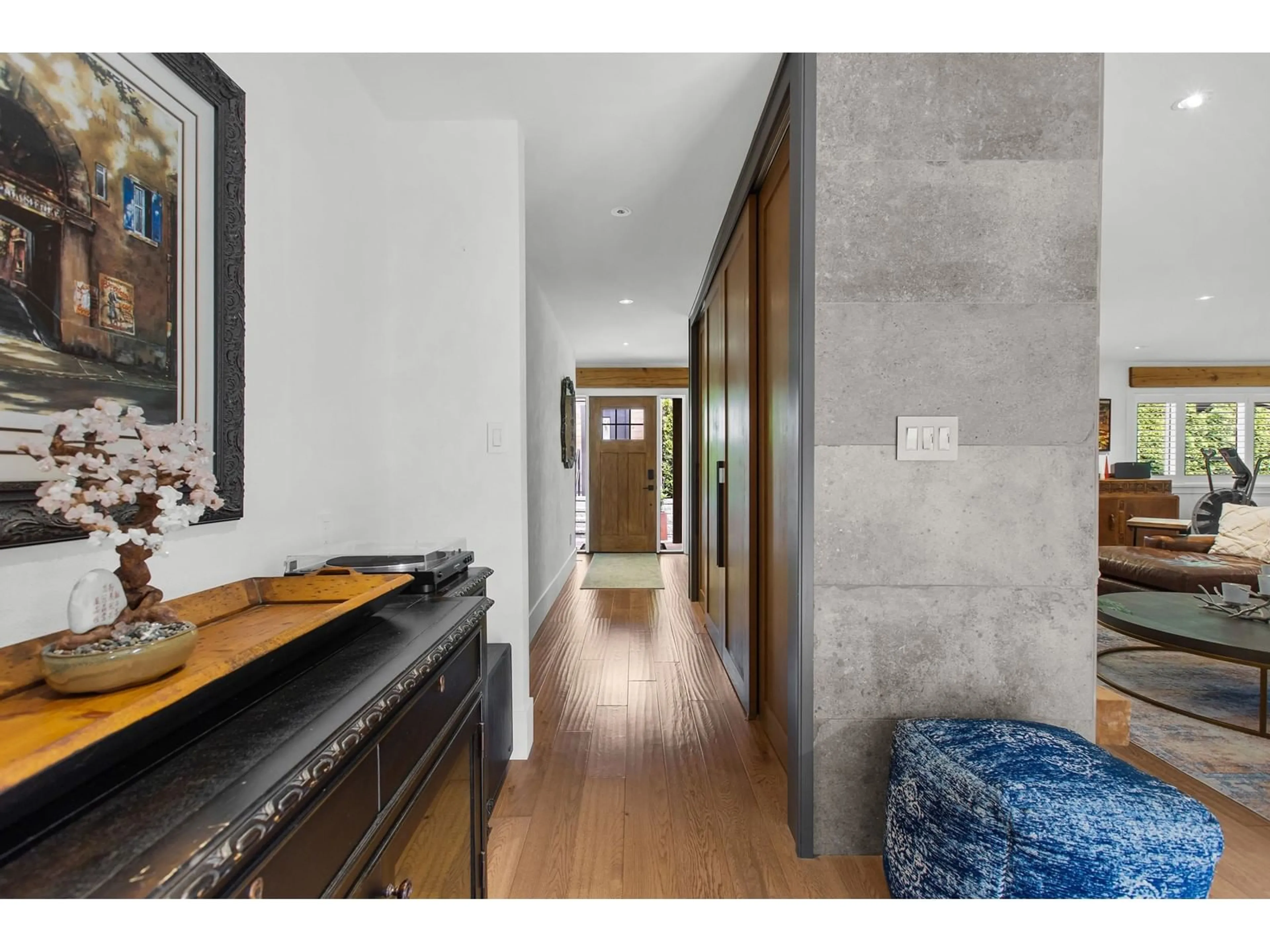 Indoor entryway for 2413 128, Surrey British Columbia V4A3W2