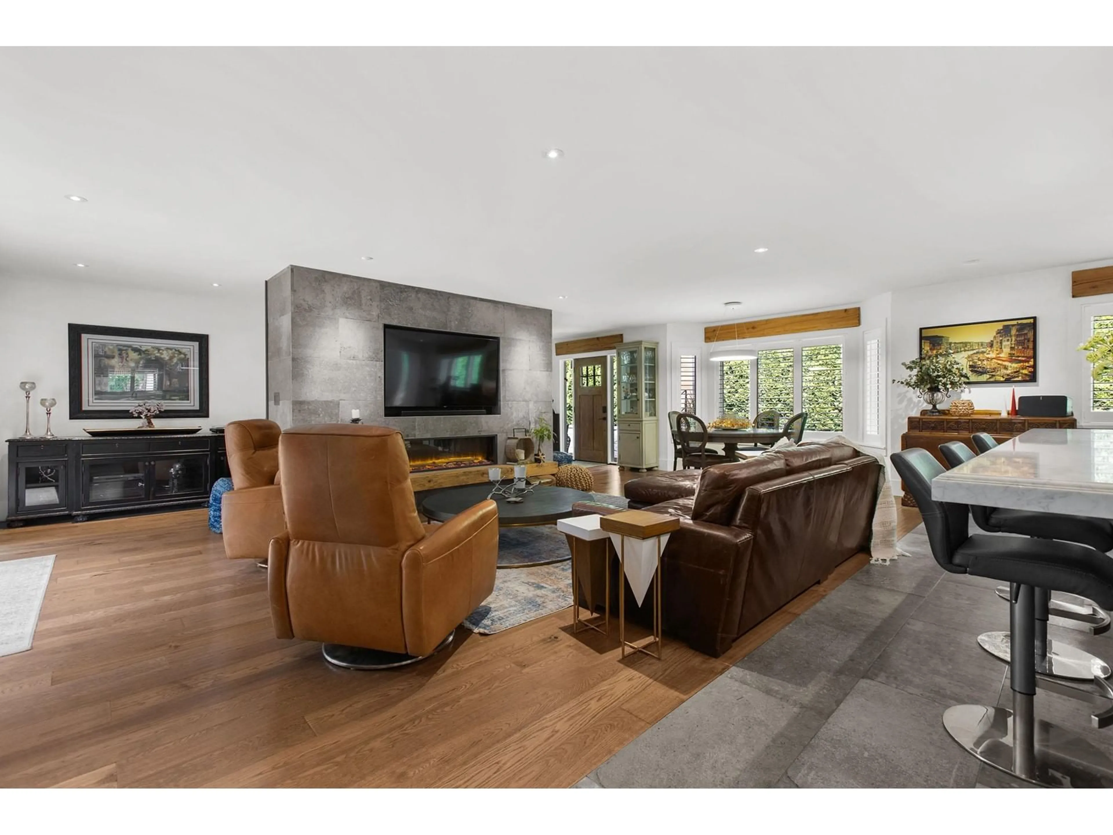 Living room with furniture, wood/laminate floor for 2413 128, Surrey British Columbia V4A3W2