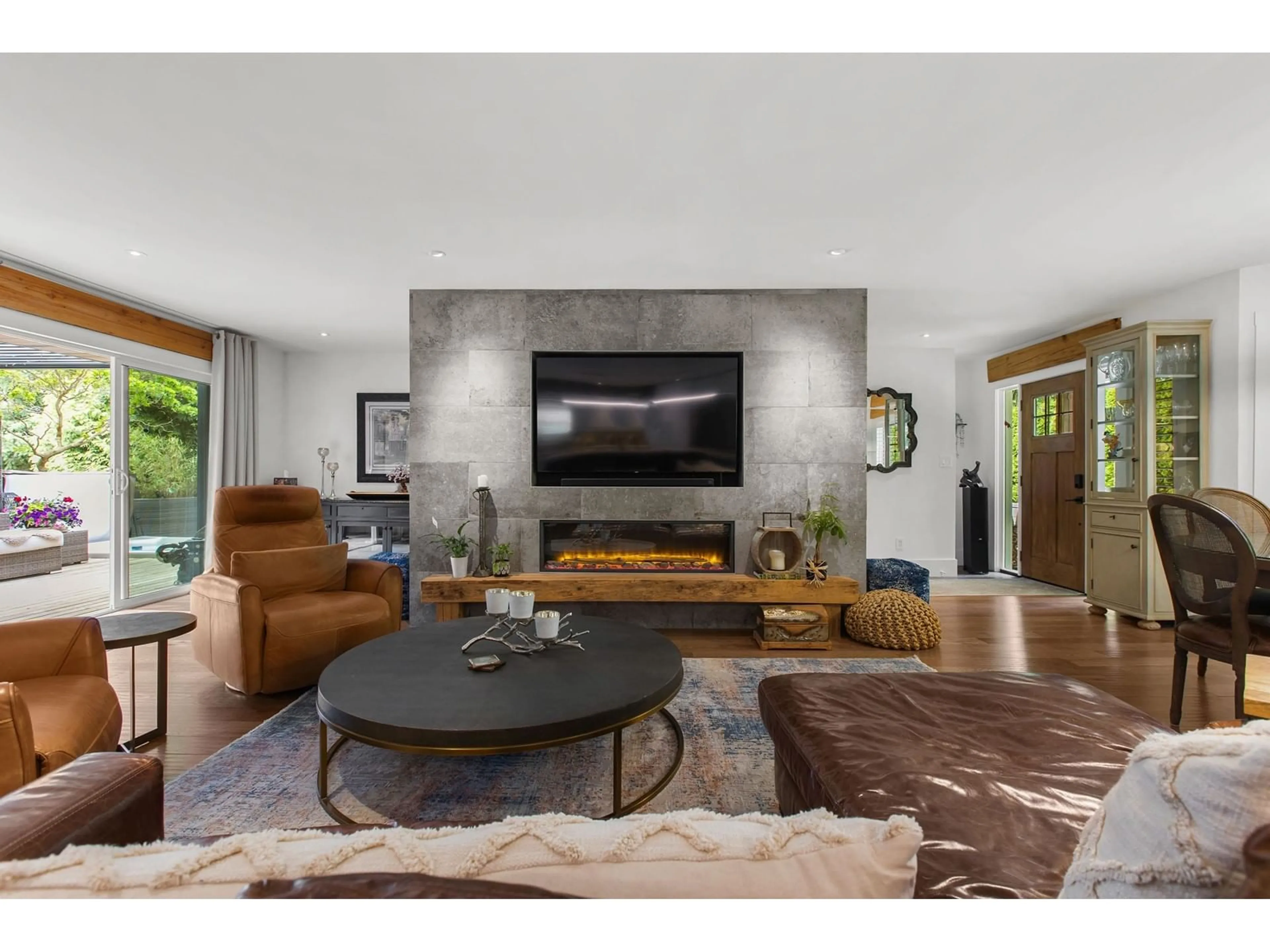 Living room with furniture, unknown for 2413 128, Surrey British Columbia V4A3W2