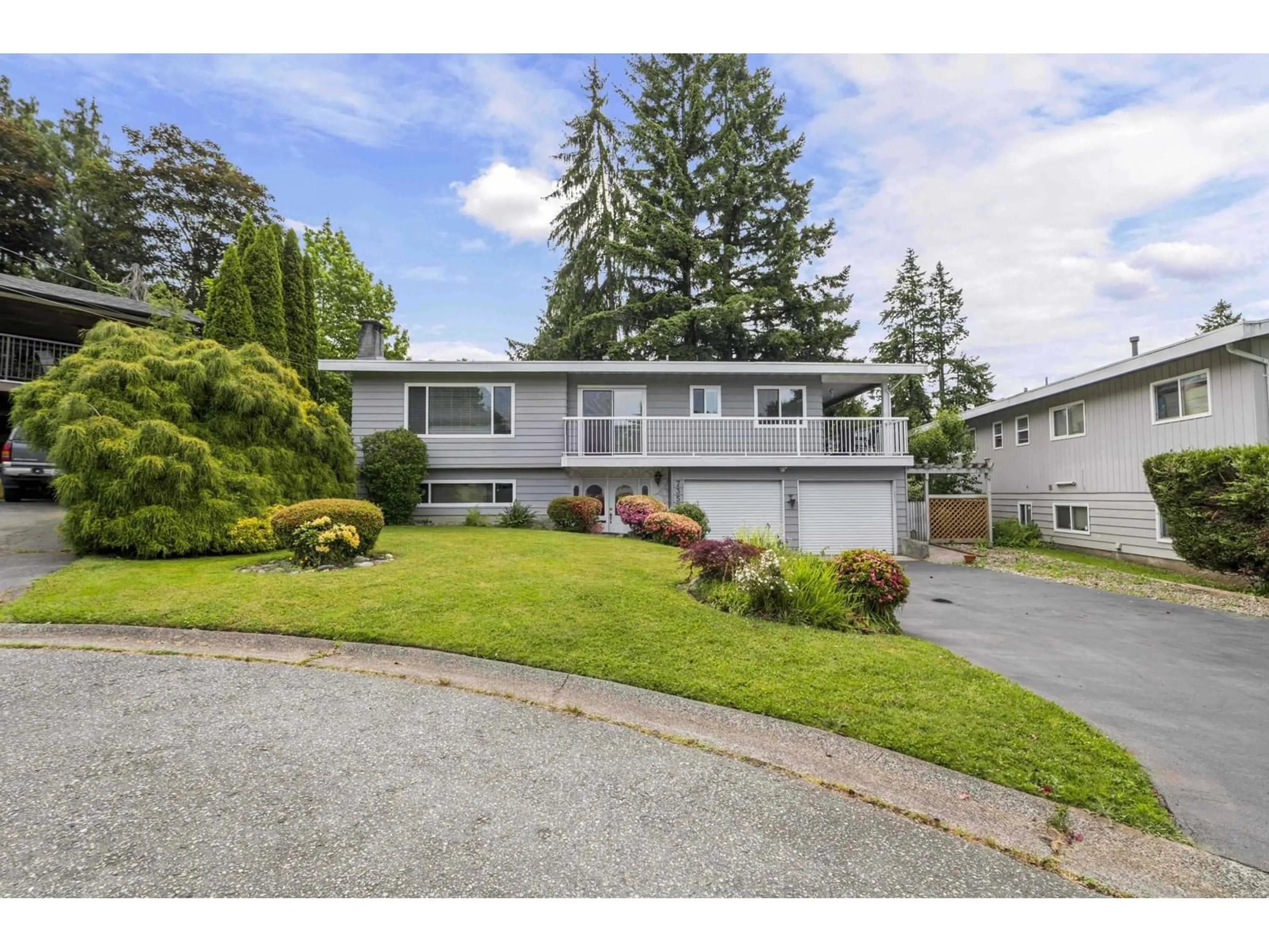 Home with vinyl exterior material, street for 7352 WHITBY, Delta British Columbia V4C4M7
