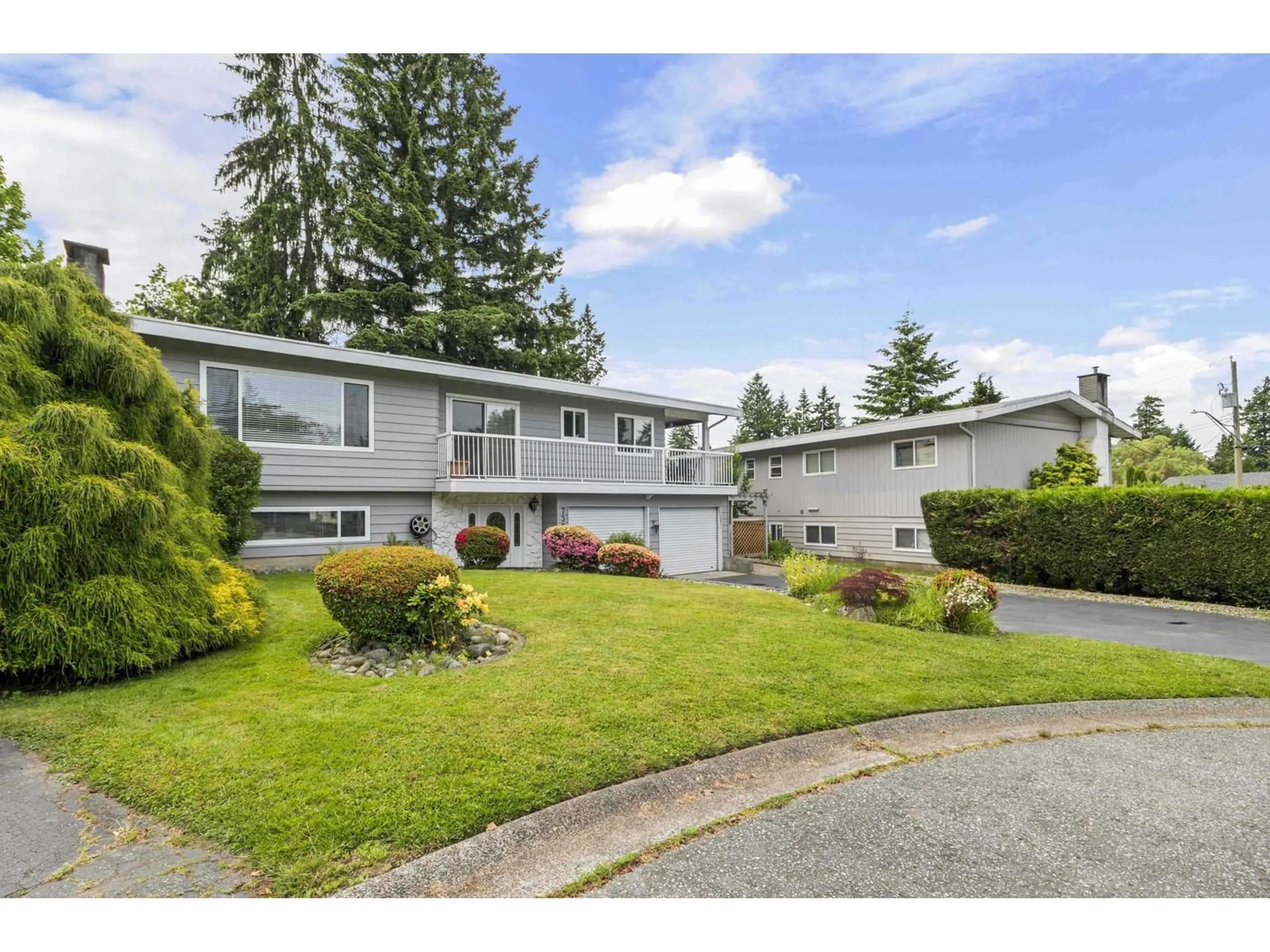 Home with vinyl exterior material, street for 7352 WHITBY, Delta British Columbia V4C4M7