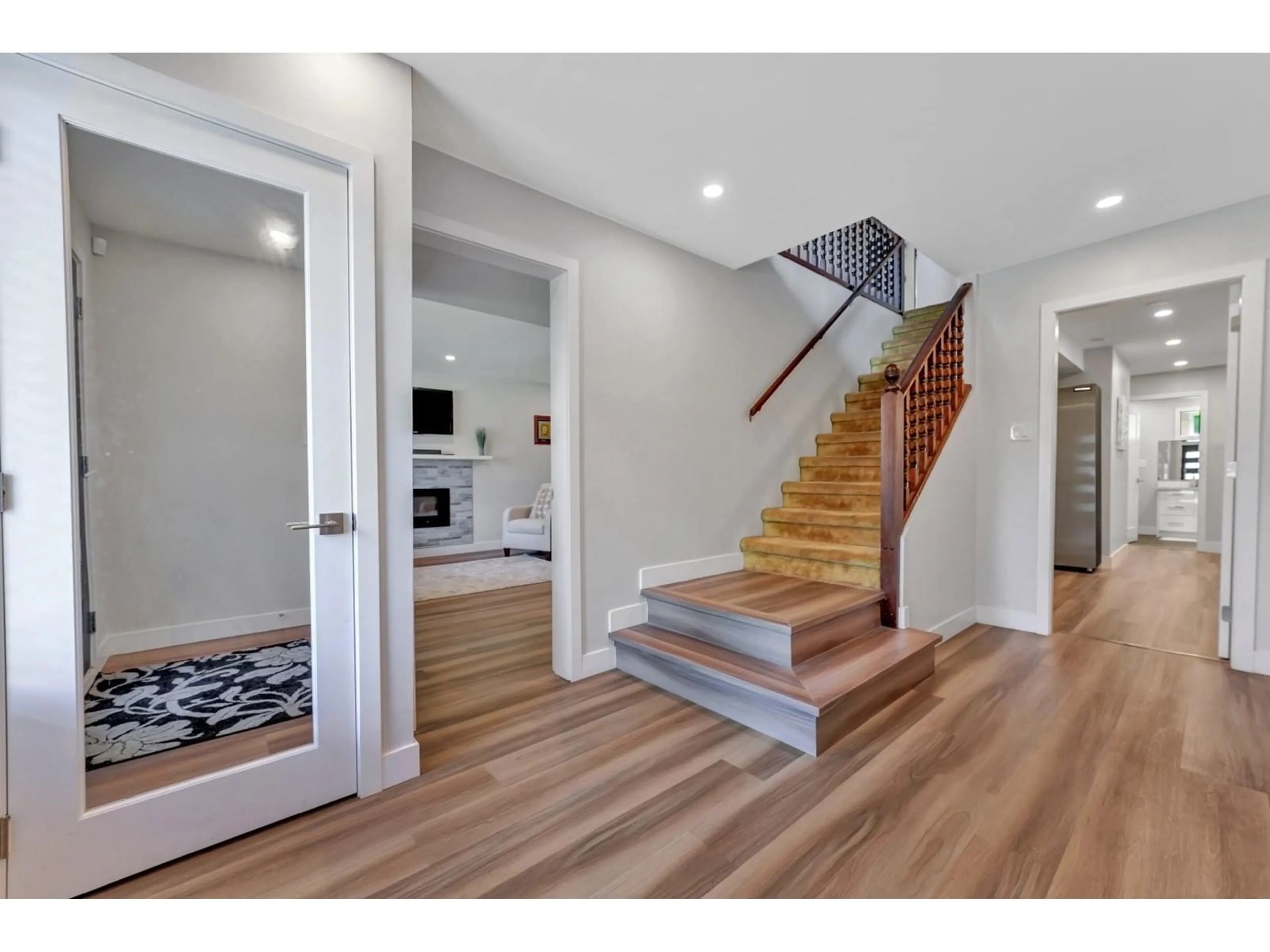 Indoor entryway for 7614 CARNABY, Delta British Columbia V4C7X2