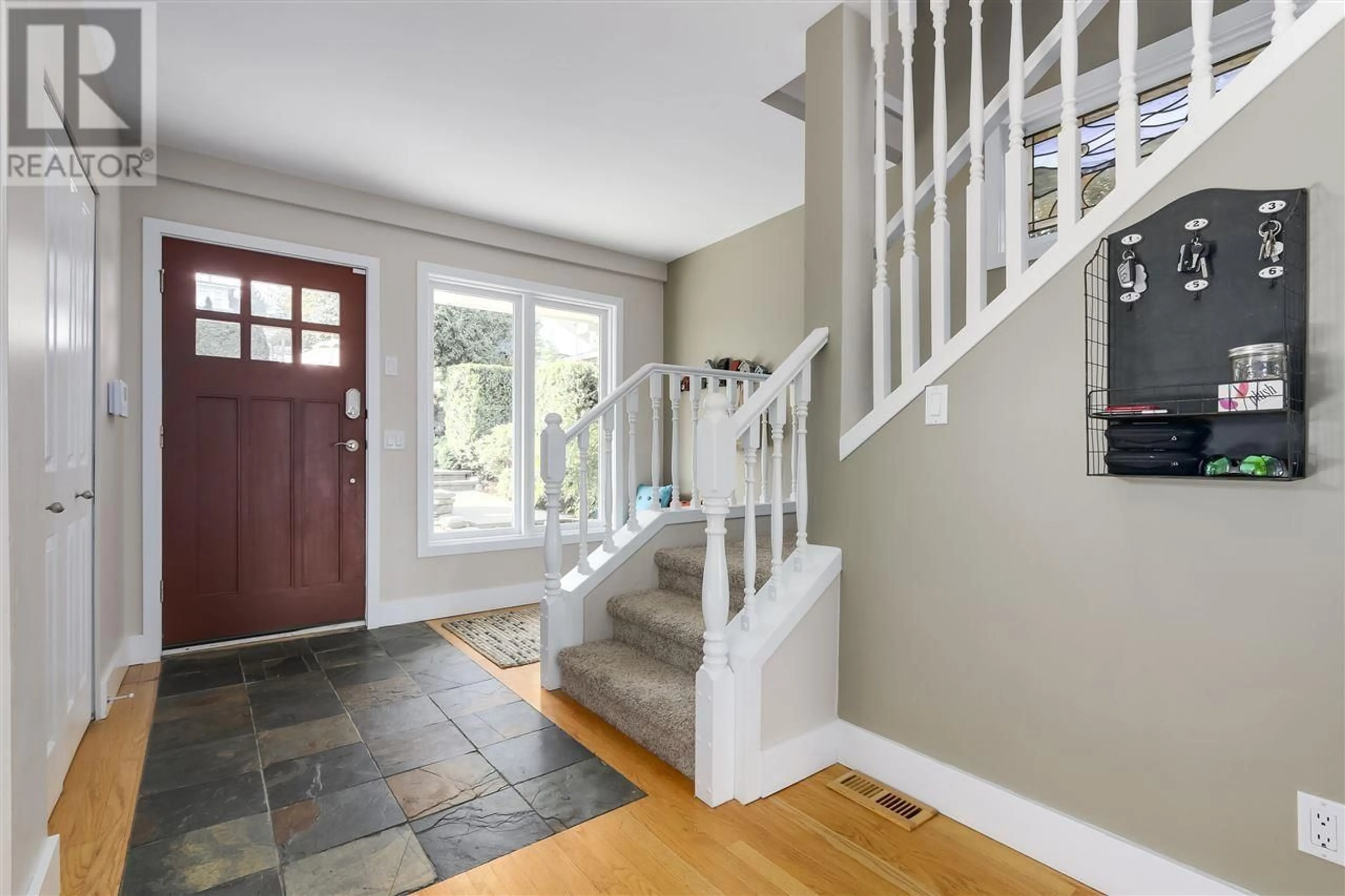 Indoor entryway for 3881 YALE STREET, Burnaby British Columbia V5C1P5