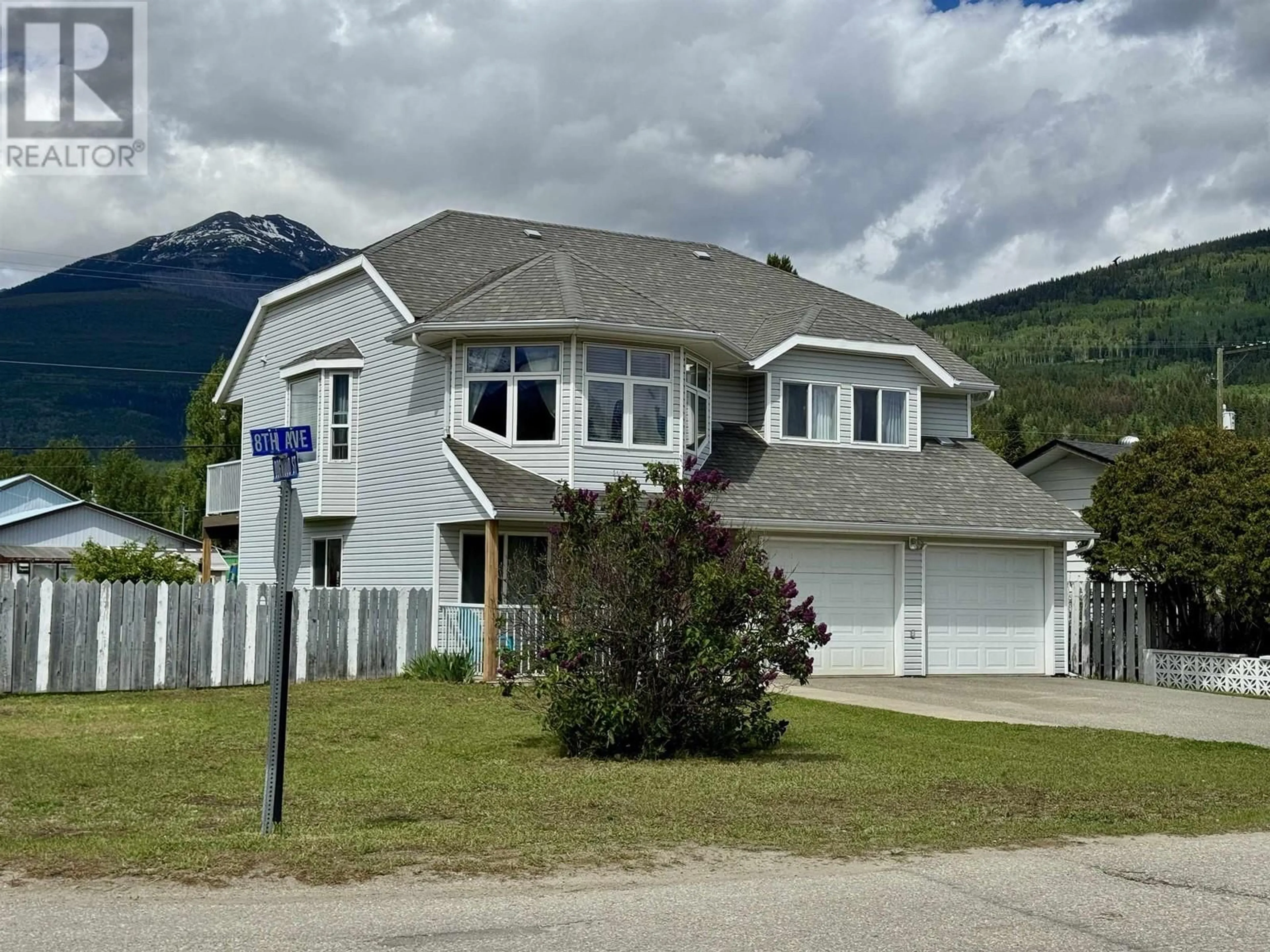 Home with vinyl exterior material, mountain view for 1290 8TH AVENUE, Valemount British Columbia V0E2Z0