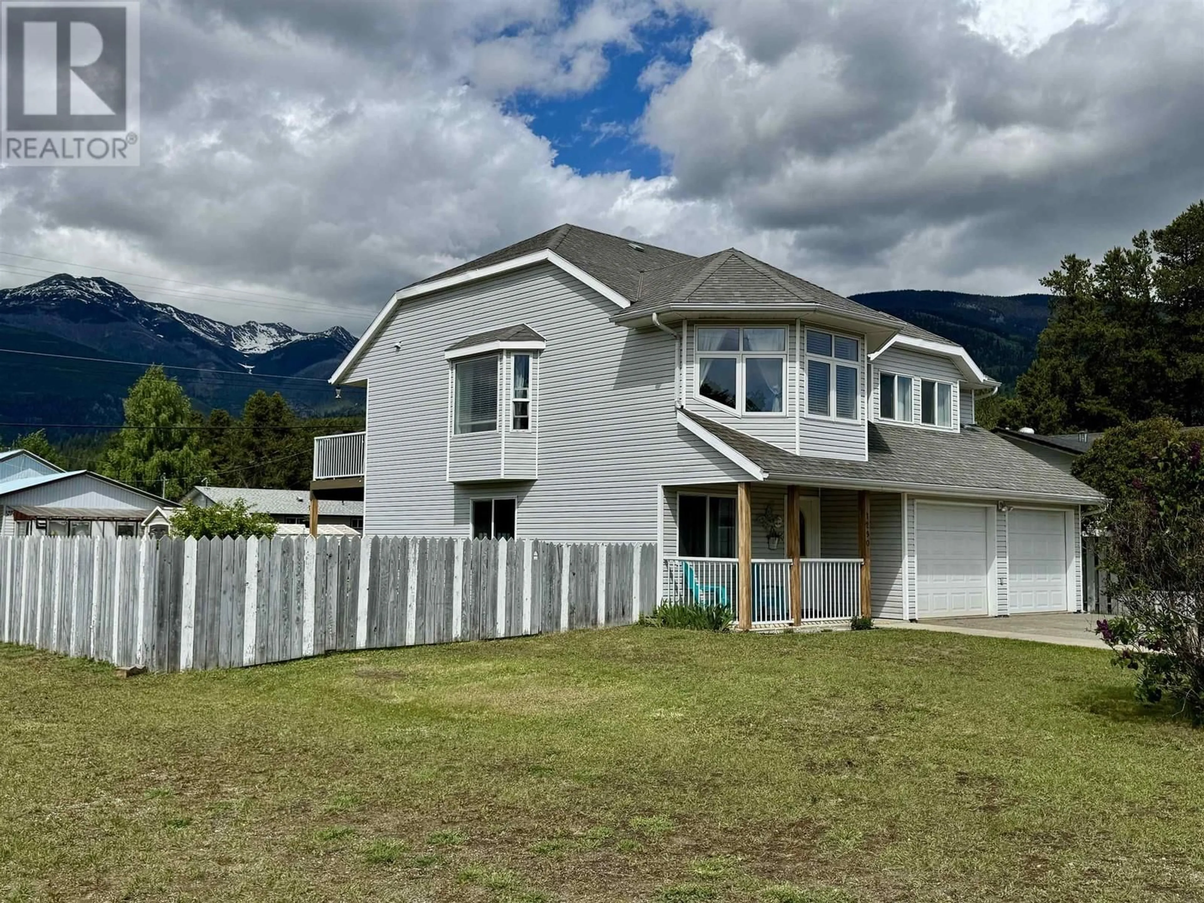 A pic from outside/outdoor area/front of a property/back of a property/a pic from drone, mountain view for 1290 8TH AVENUE, Valemount British Columbia V0E2Z0