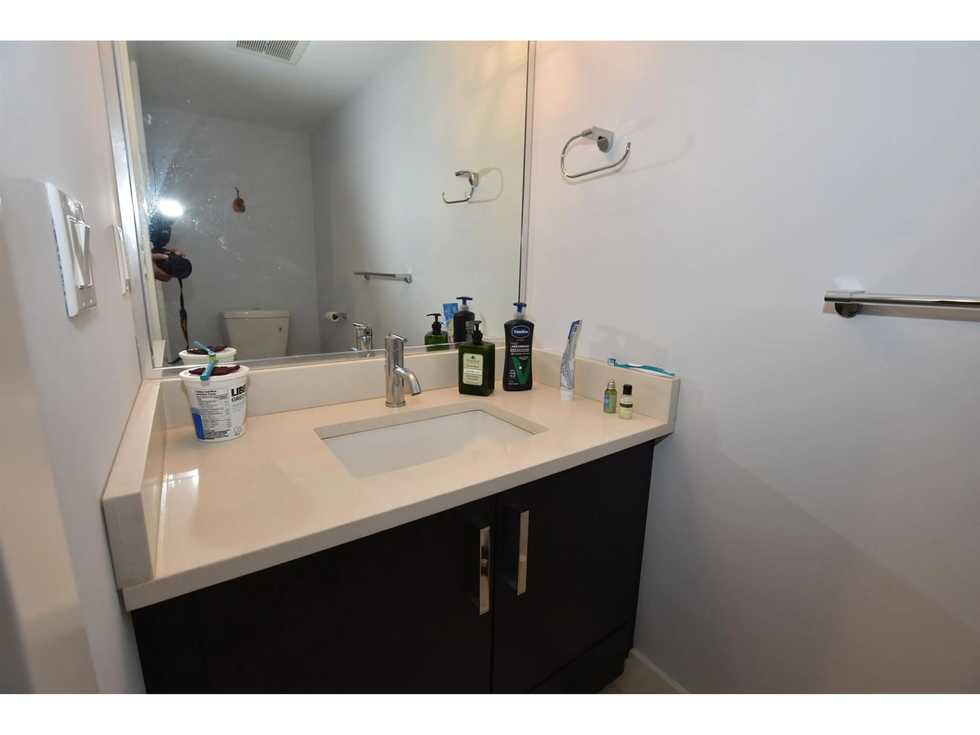 Standard bathroom, ceramic/tile floor for 15 - 14877 60, Surrey British Columbia V3S1R8