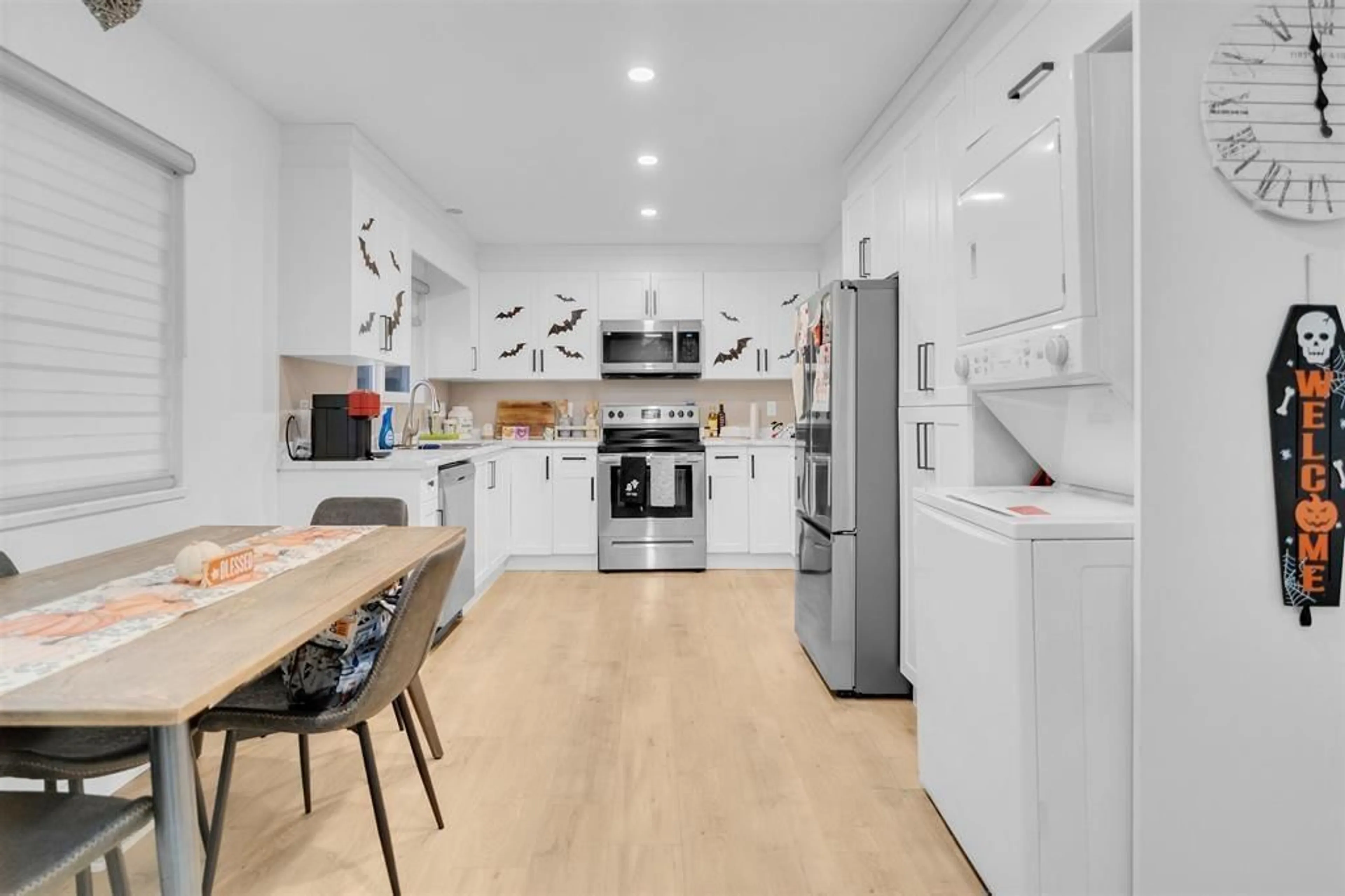 Open concept kitchen, unknown for 2042 BOWLER, Surrey British Columbia V4A6S6
