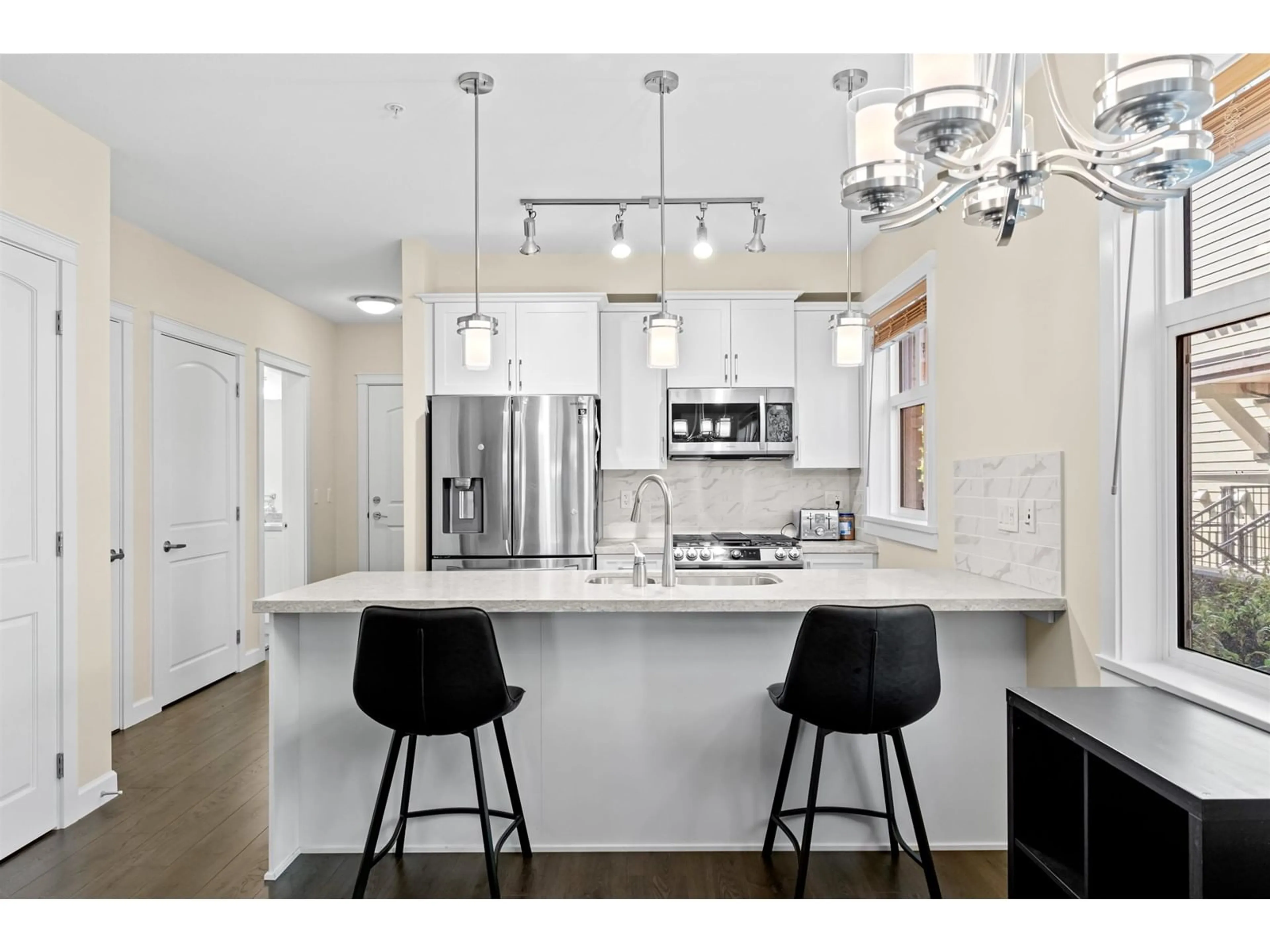 Open concept kitchen, ceramic/tile floor for 106 - 20637 85, Langley British Columbia V2Y3R1