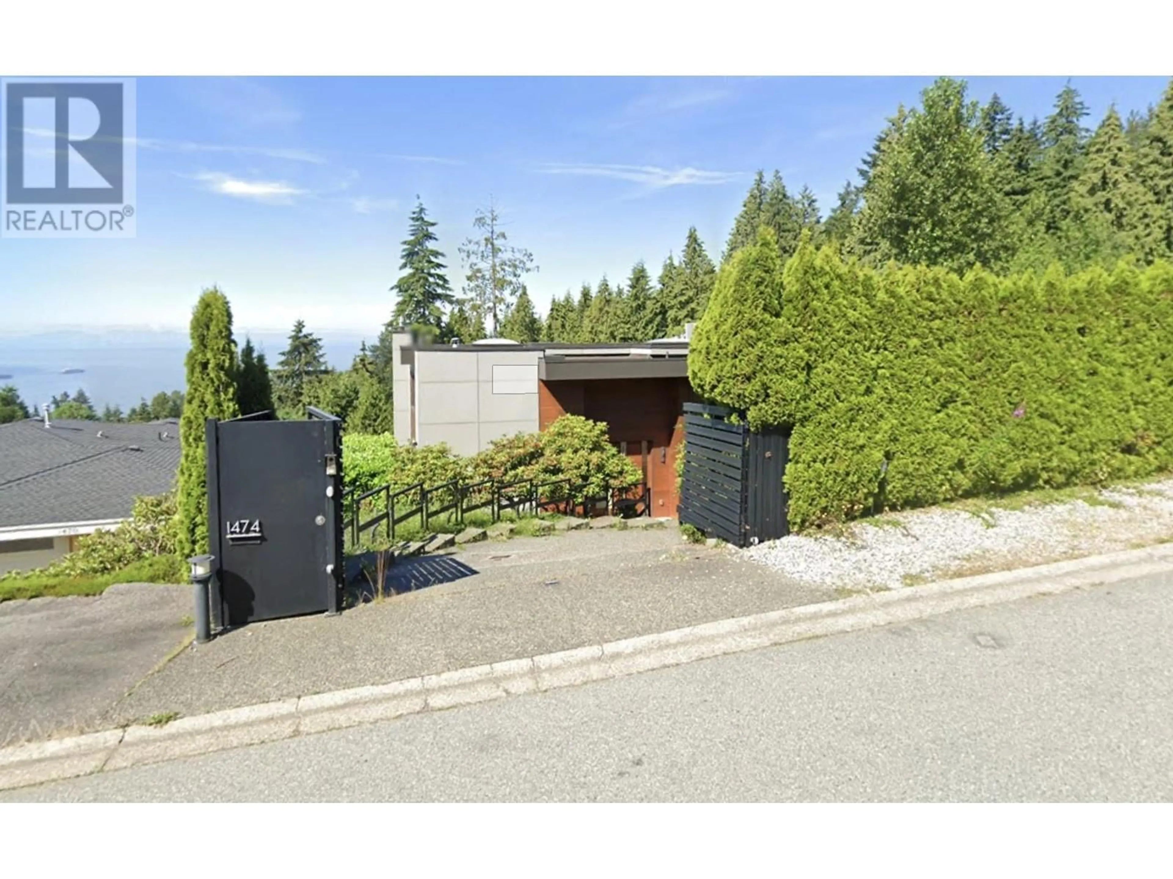 A pic from outside/outdoor area/front of a property/back of a property/a pic from drone, mountain view for 1474 BRAMWELL ROAD, West Vancouver British Columbia V7S2N9