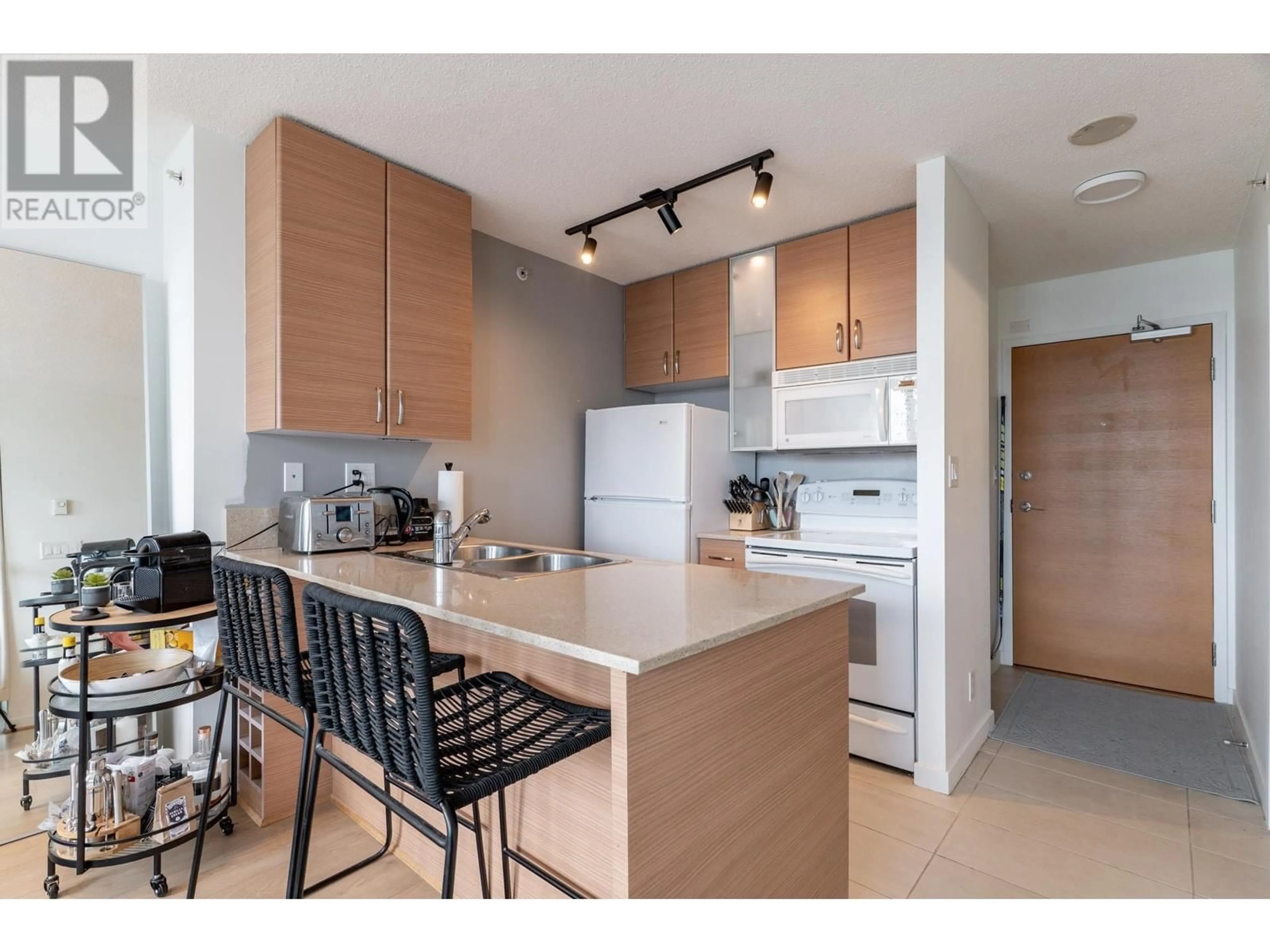 Standard kitchen, unknown for 2003 - 909 MAINLAND STREET, Vancouver British Columbia V6B1S3