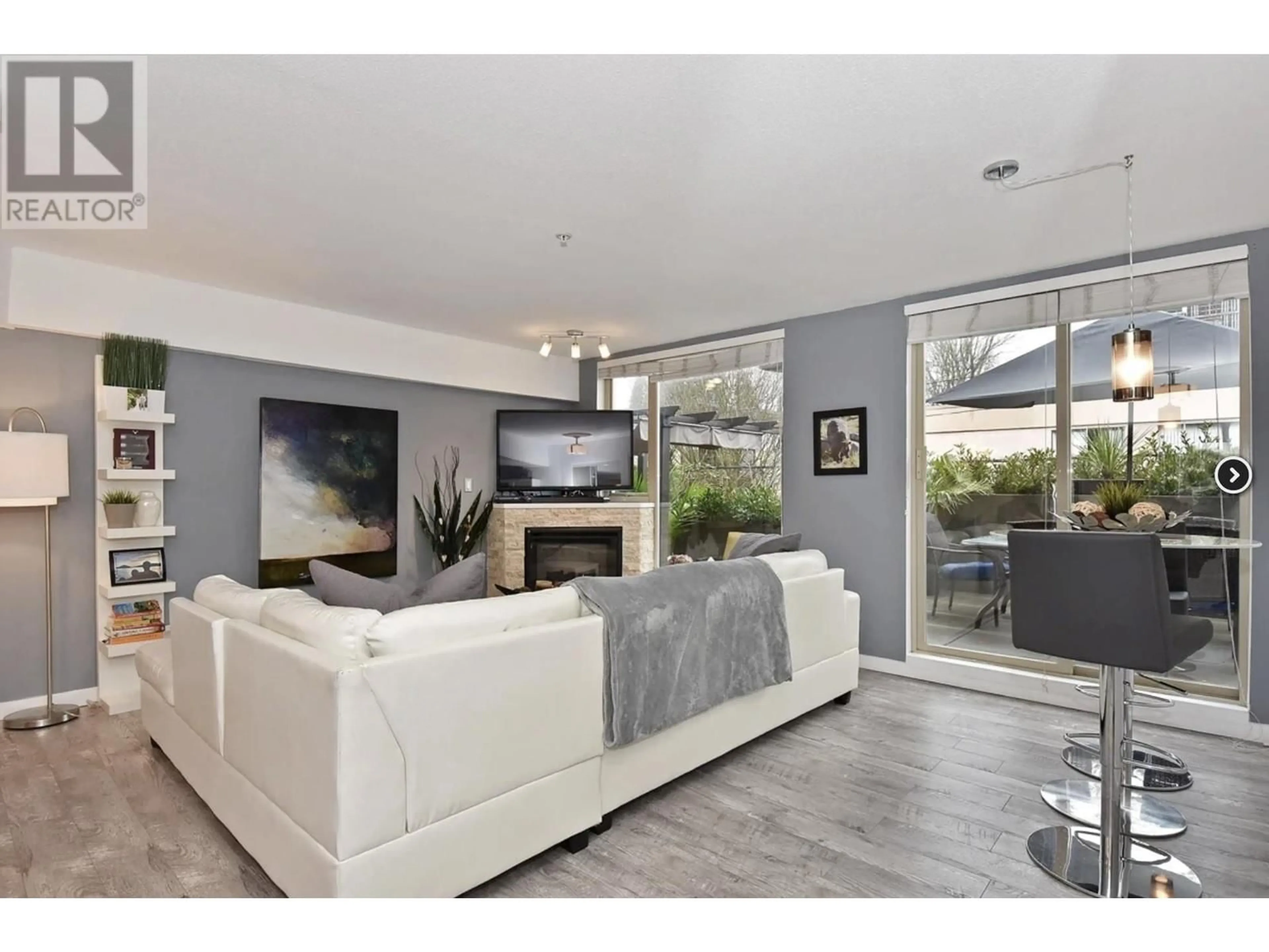 Living room with furniture, unknown for 202 - 3089 OAK STREET, Vancouver British Columbia V6H2K8