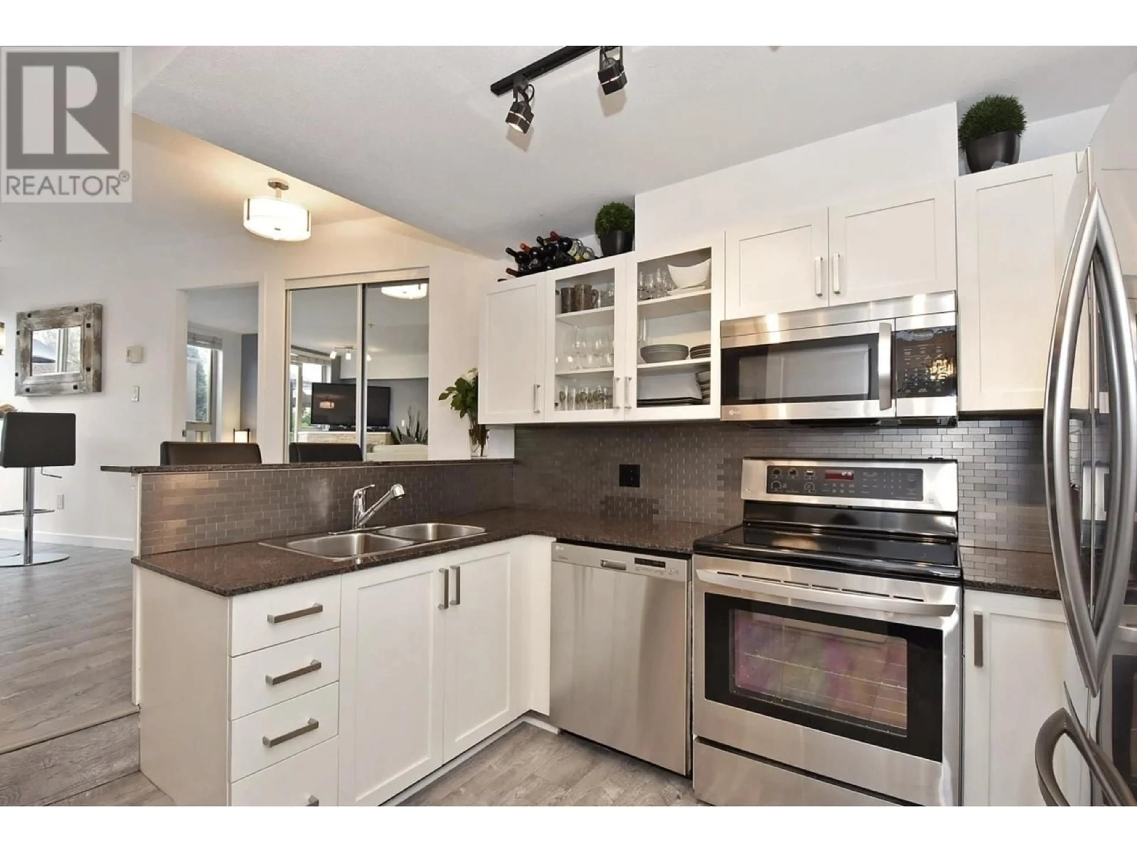Open concept kitchen, unknown for 202 - 3089 OAK STREET, Vancouver British Columbia V6H2K8